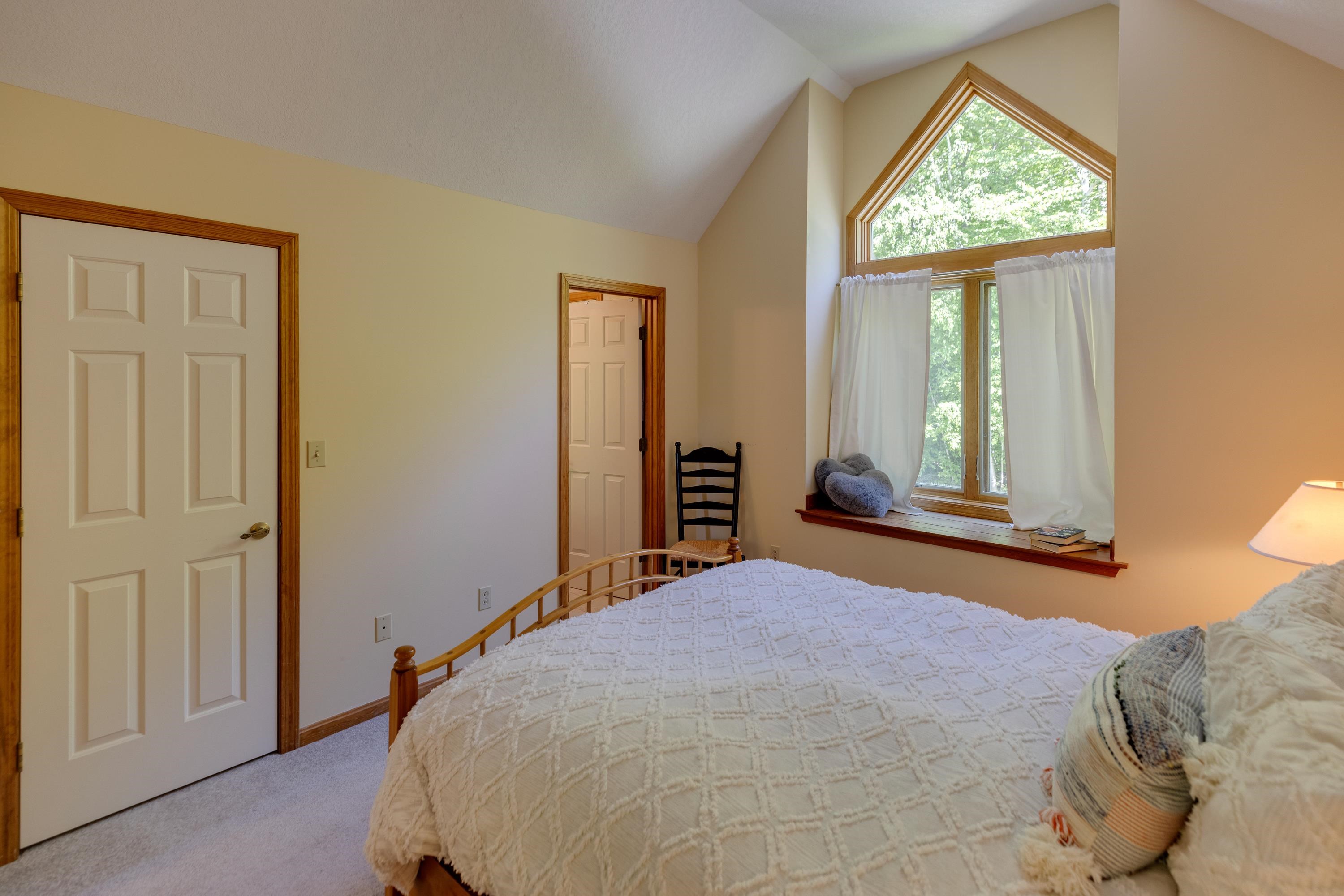 37 Pinehill Ln, Lincoln, NH 03251