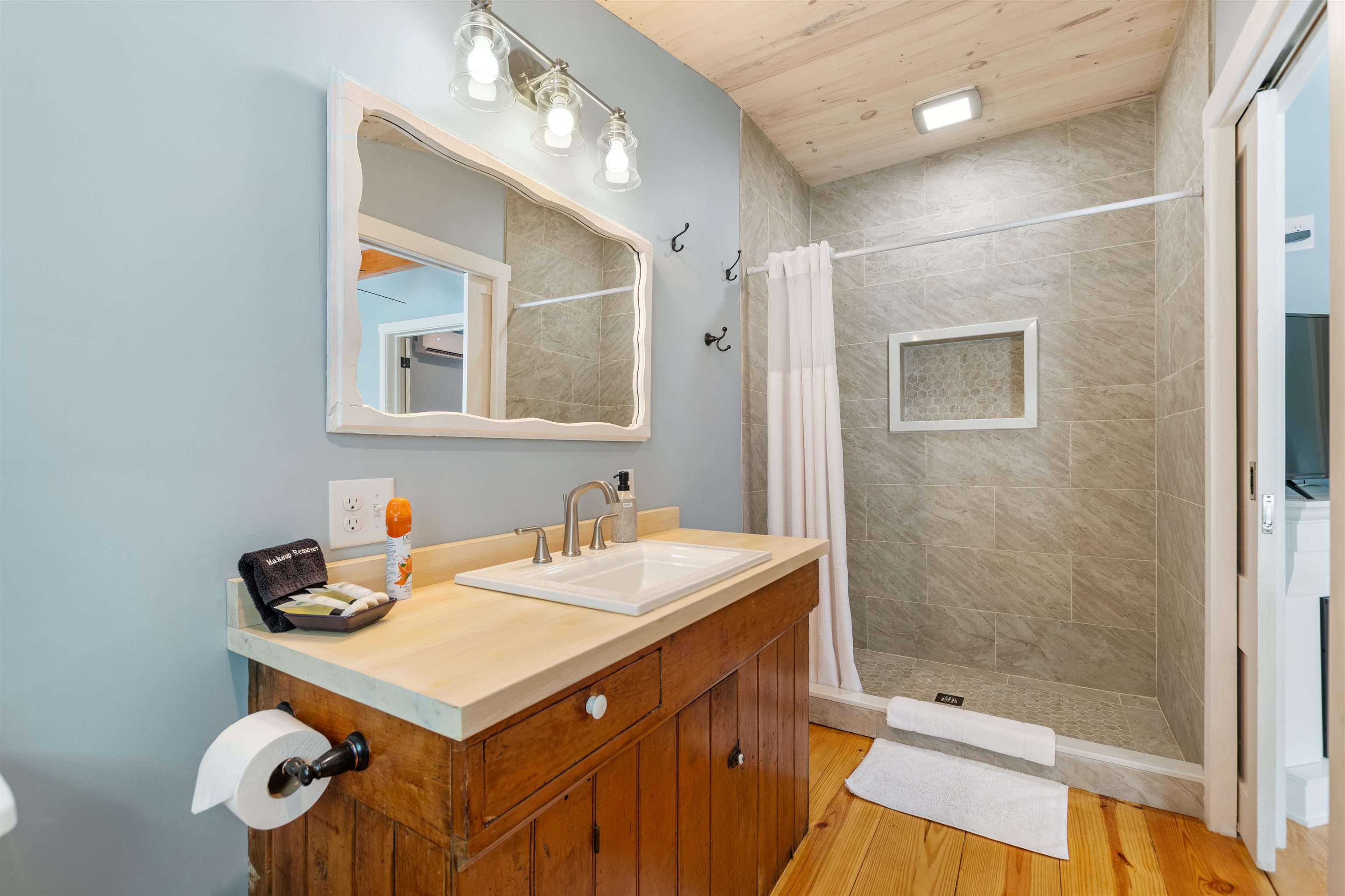 1 High St, Colebrook, NH 03576