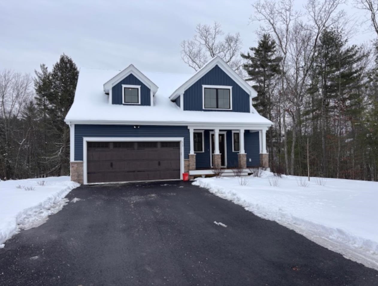 11 Edgewater Drive 23