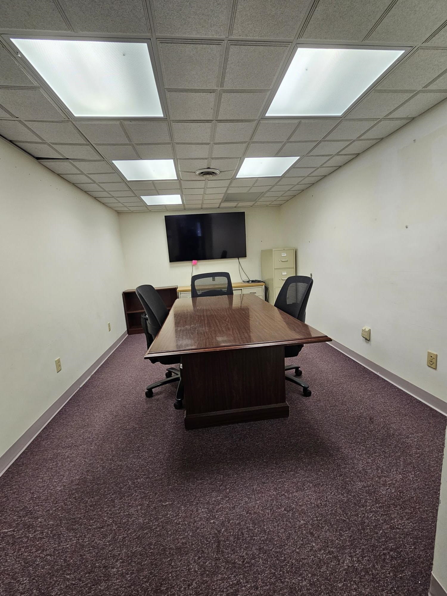 12 Parmenter Rd, Londonderry, NH 03053