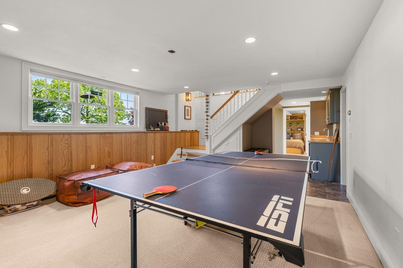 541 South Rd, Hopkinton, NH 03229