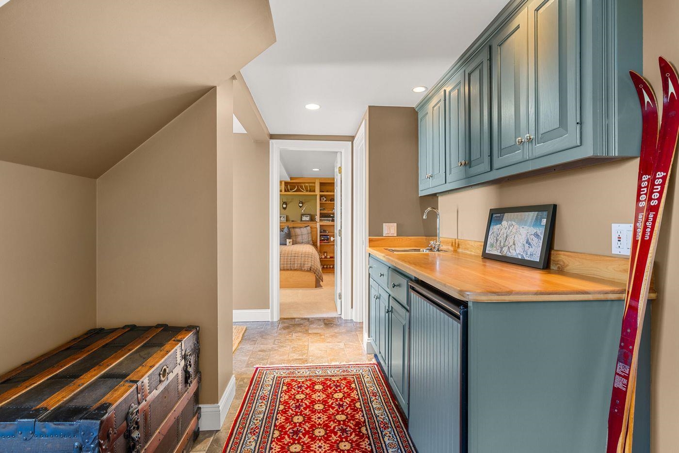 541 South Rd, Hopkinton, NH 03229