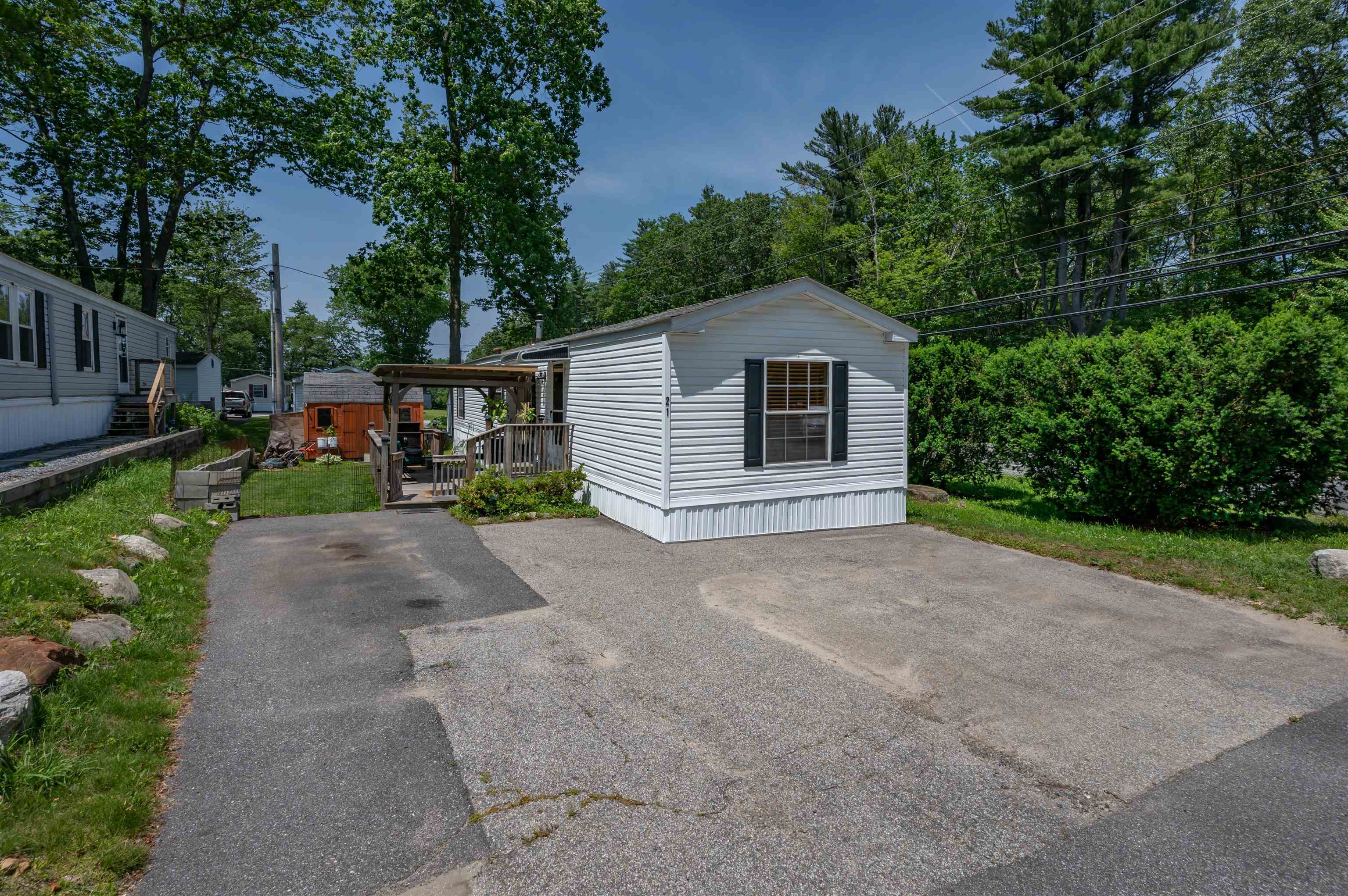 139 Rockingham Rd, Derry, NH 03038