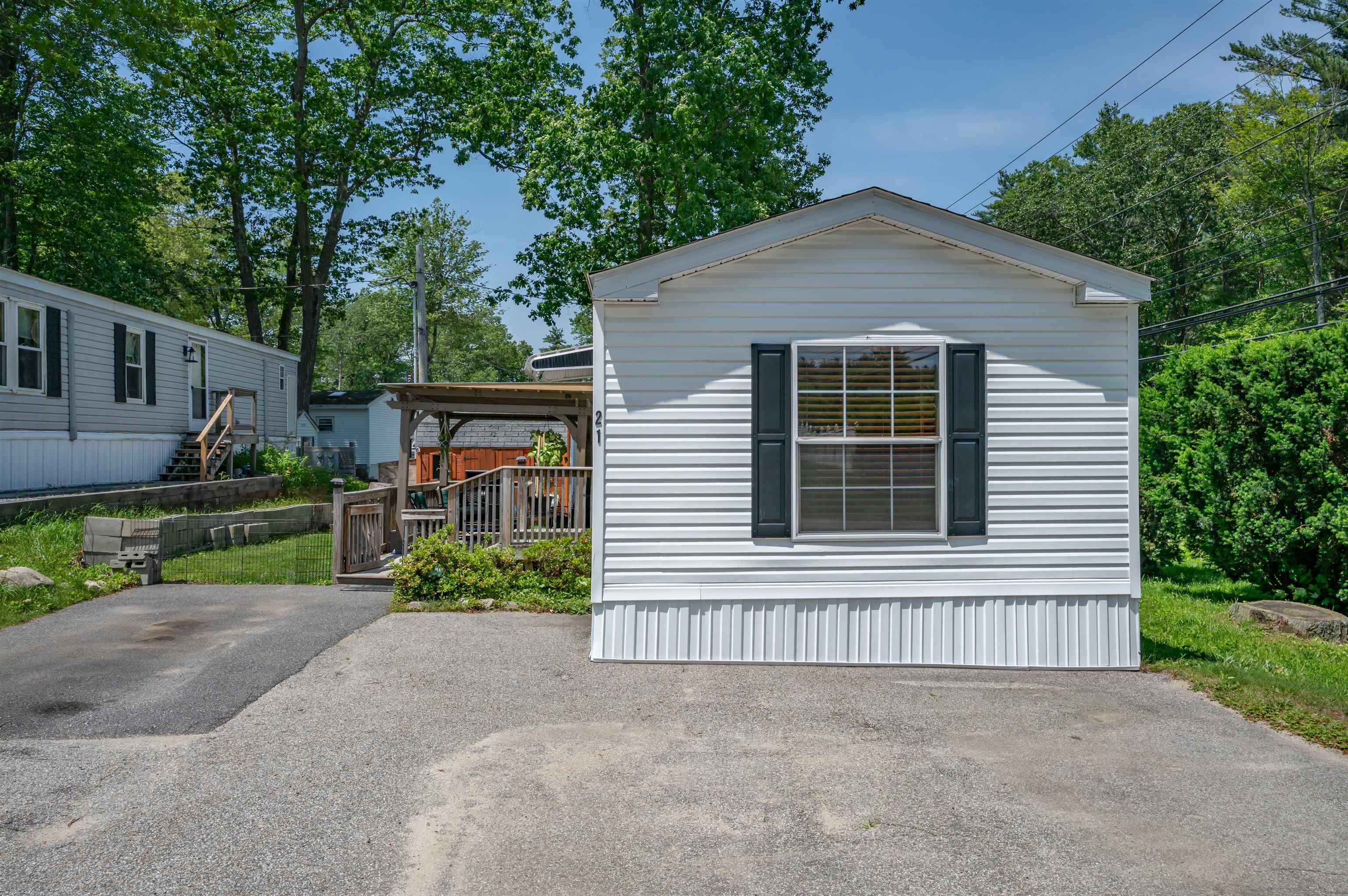 139 Rockingham Rd, Derry, NH 03038