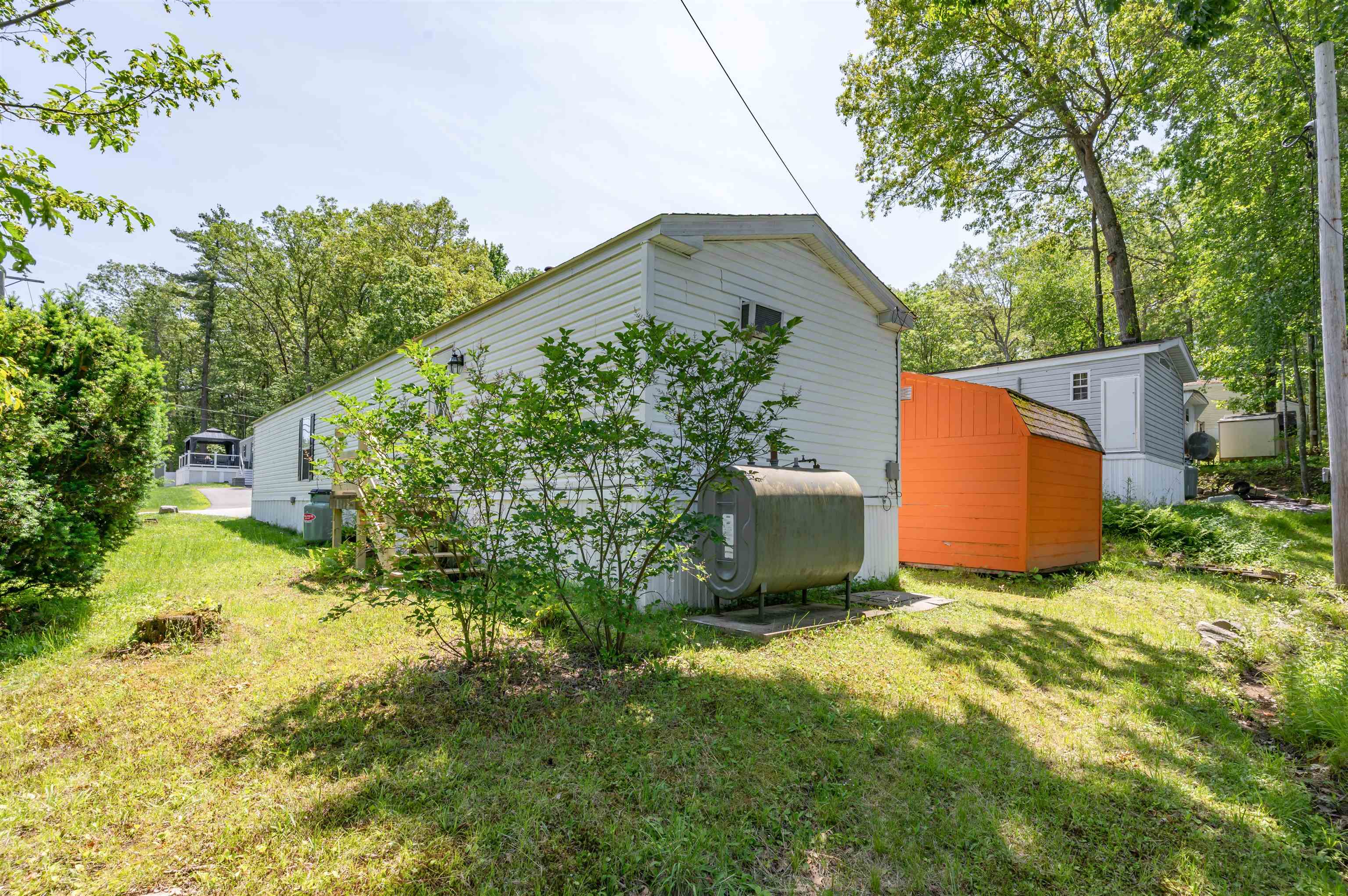 139 Rockingham Rd, Derry, NH 03038