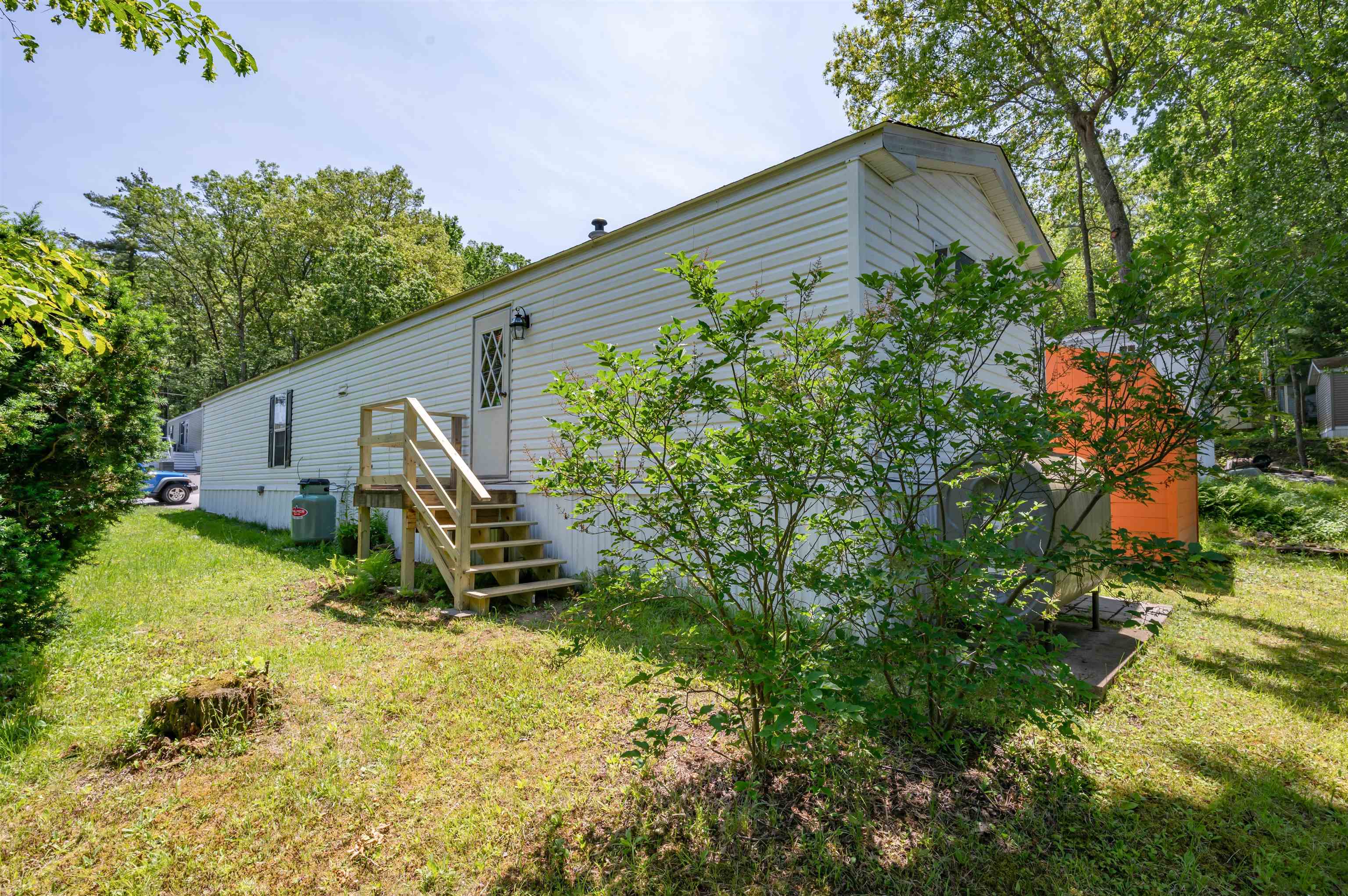 139 Rockingham Rd, Derry, NH 03038