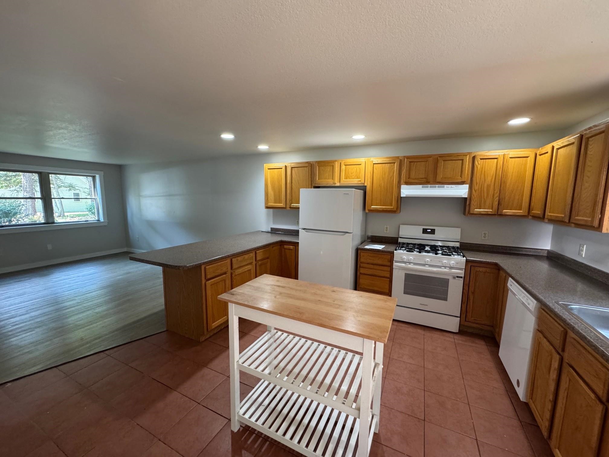 527 Tamworth Rd, Tamworth, NH 03886