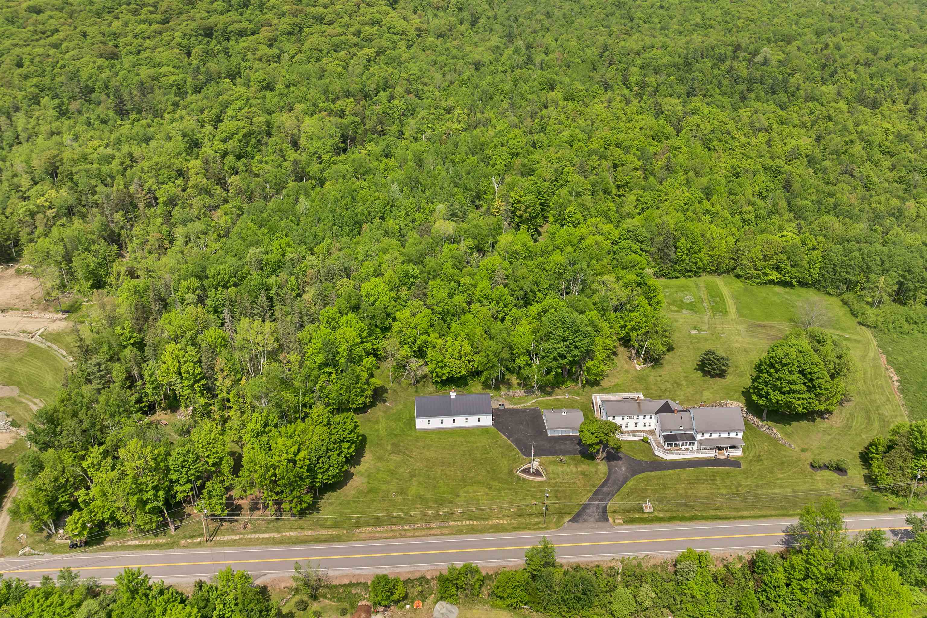 959 Presidential Hw, Jefferson, NH 03583