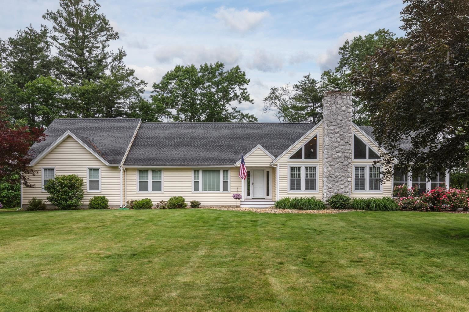 MLS 5047513: 11 Naticook Avenue, Litchfield NH