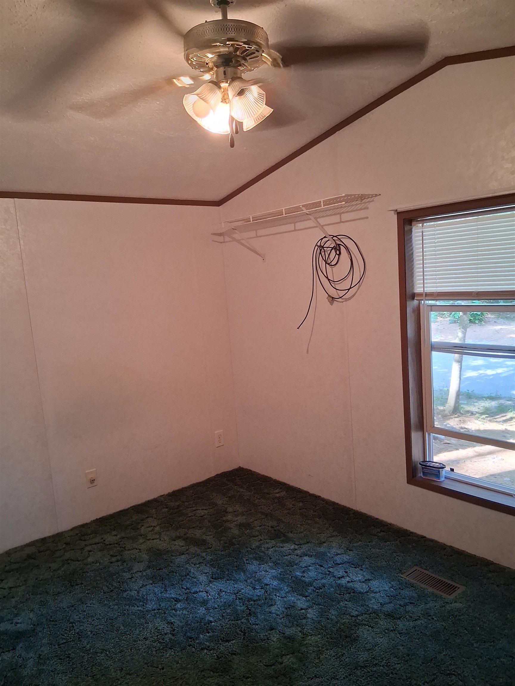 24 Flynn Ln, Tamworth, NH 03886