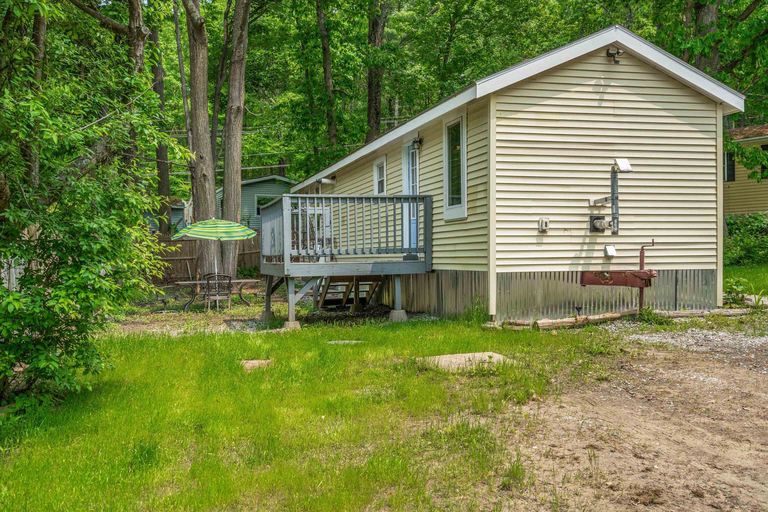 8 Bush Ave, Allenstown, NH 03275