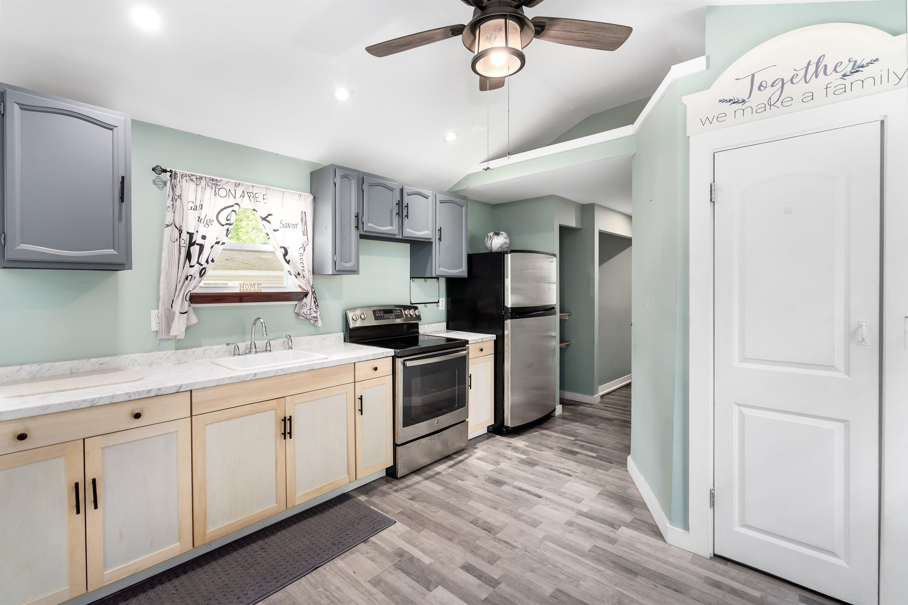 8 Bush Ave, Allenstown, NH 03275