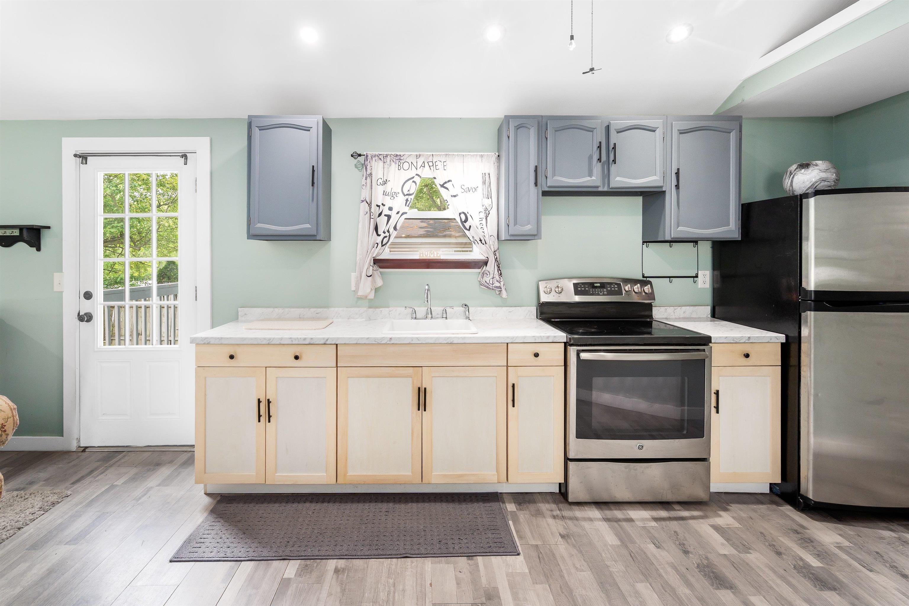 8 Bush Ave, Allenstown, NH 03275