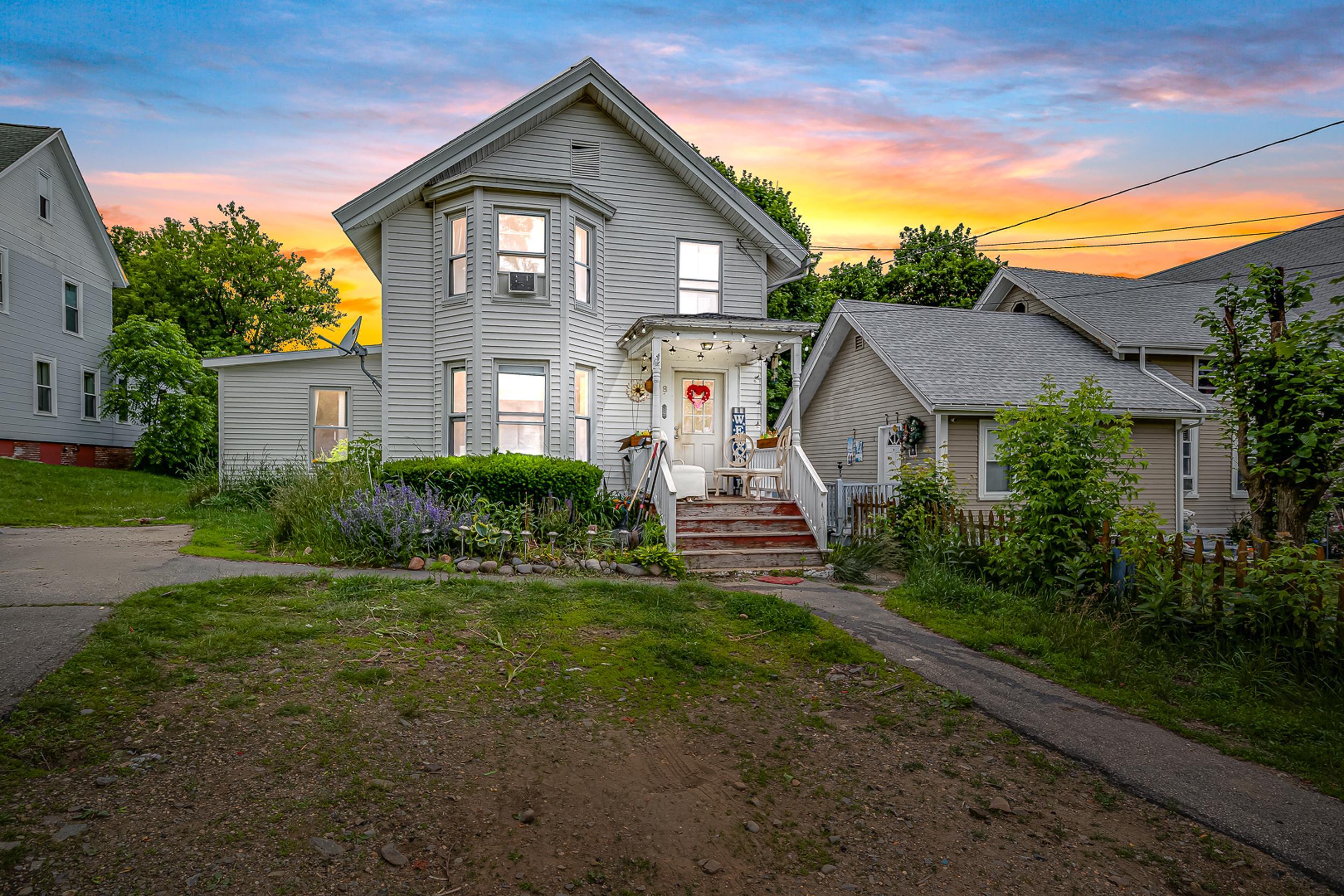 8 Myrtle St, Somersworth, NH 03878