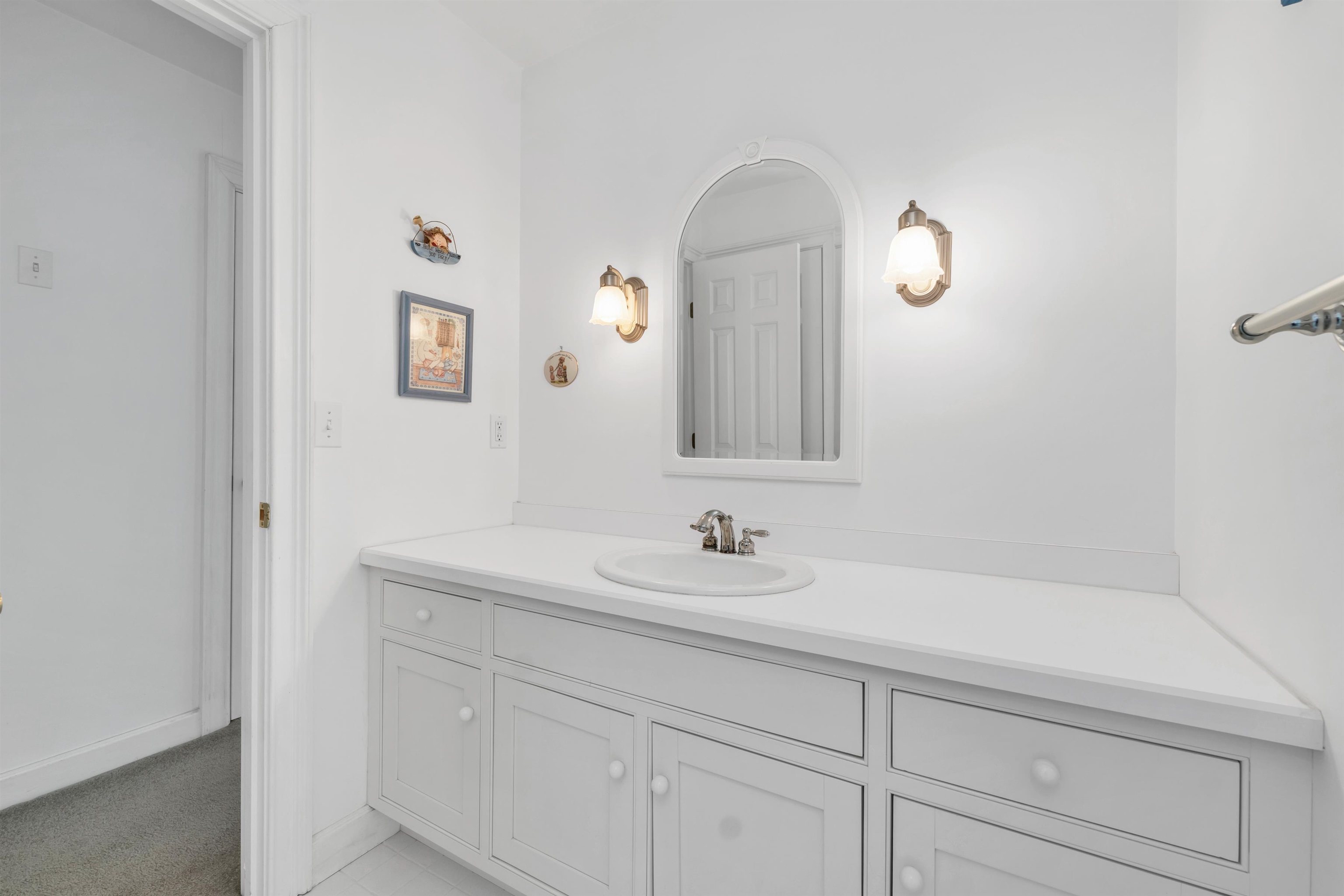 58 Kearsarge Rd, New London, NH 03257