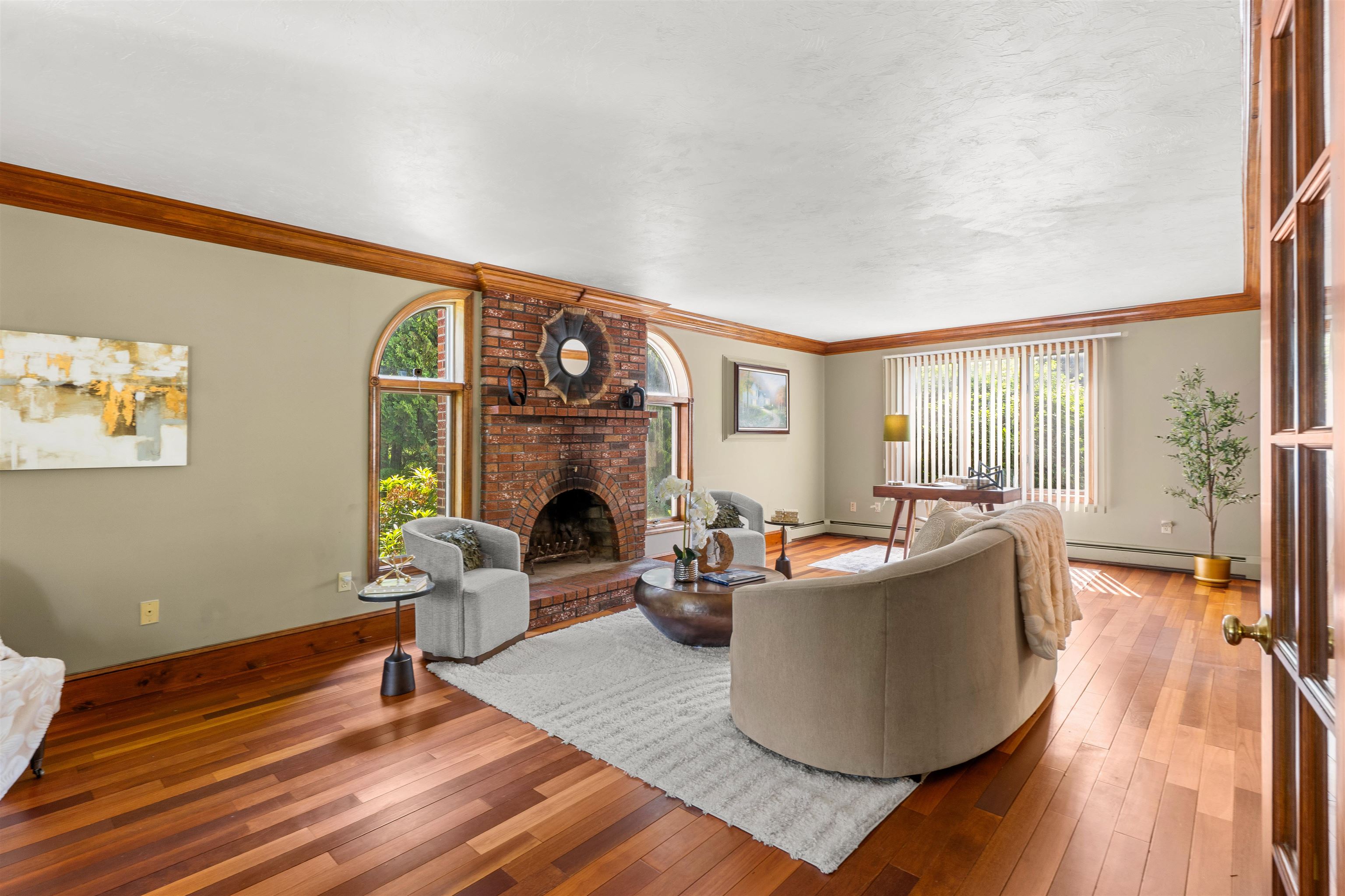 10 Roy Dr, Hudson, NH 03051-3538