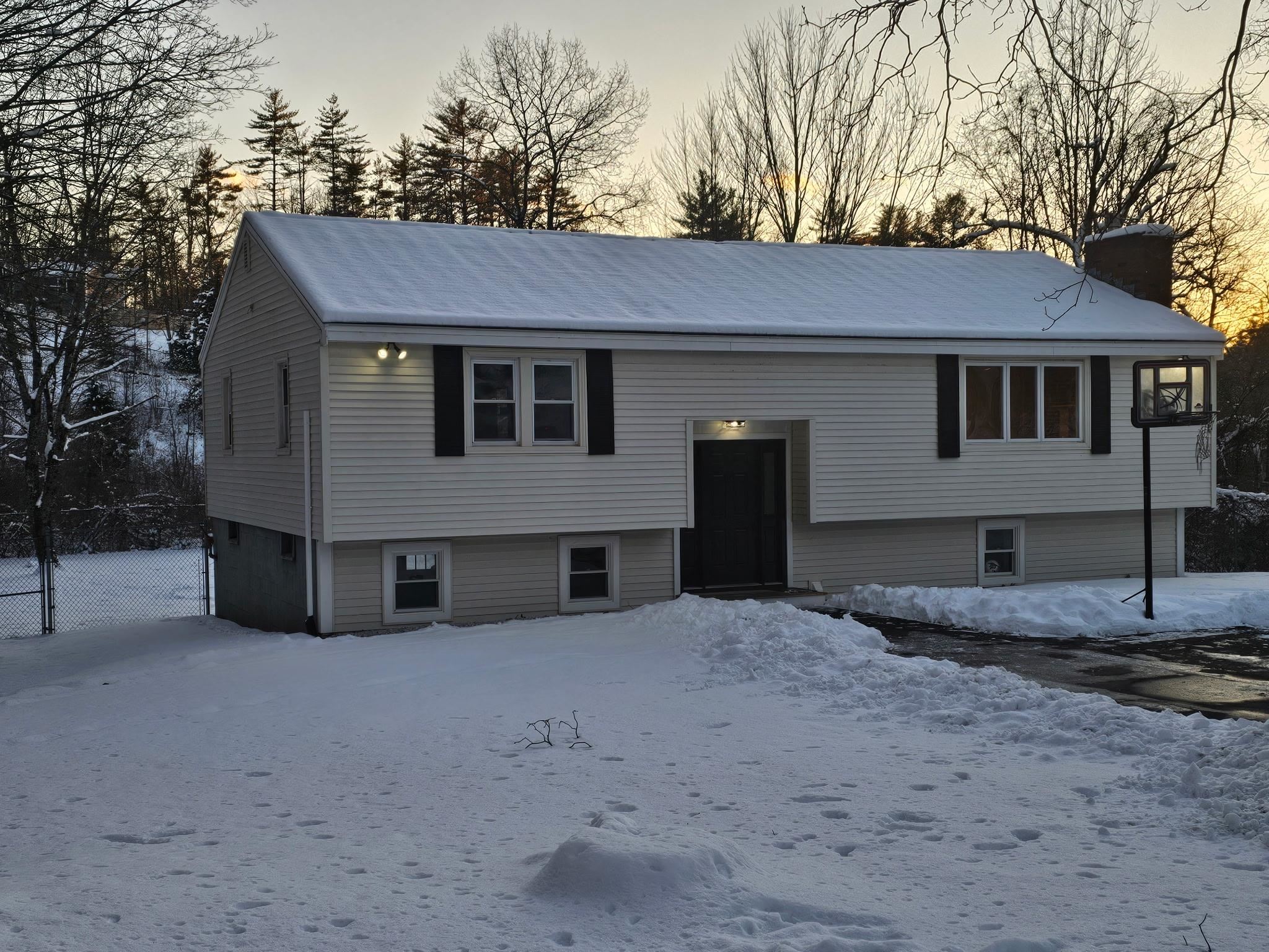 243 Second Crown Point Rd, Barrington, NH 03825