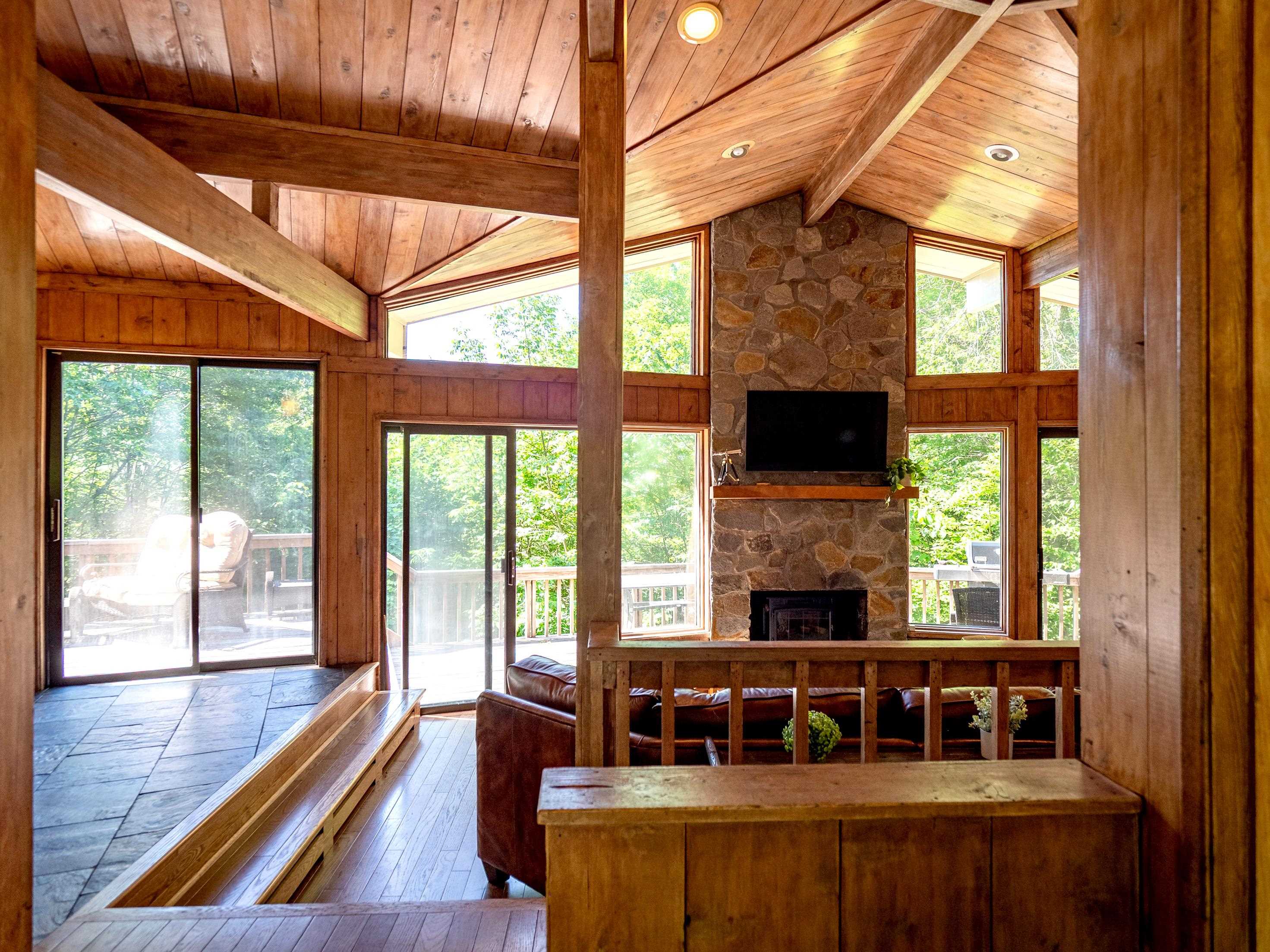 VILLAGE OF QUECHEE IN TOWN OF HARTFORD VT&nbsp;Homes for sale