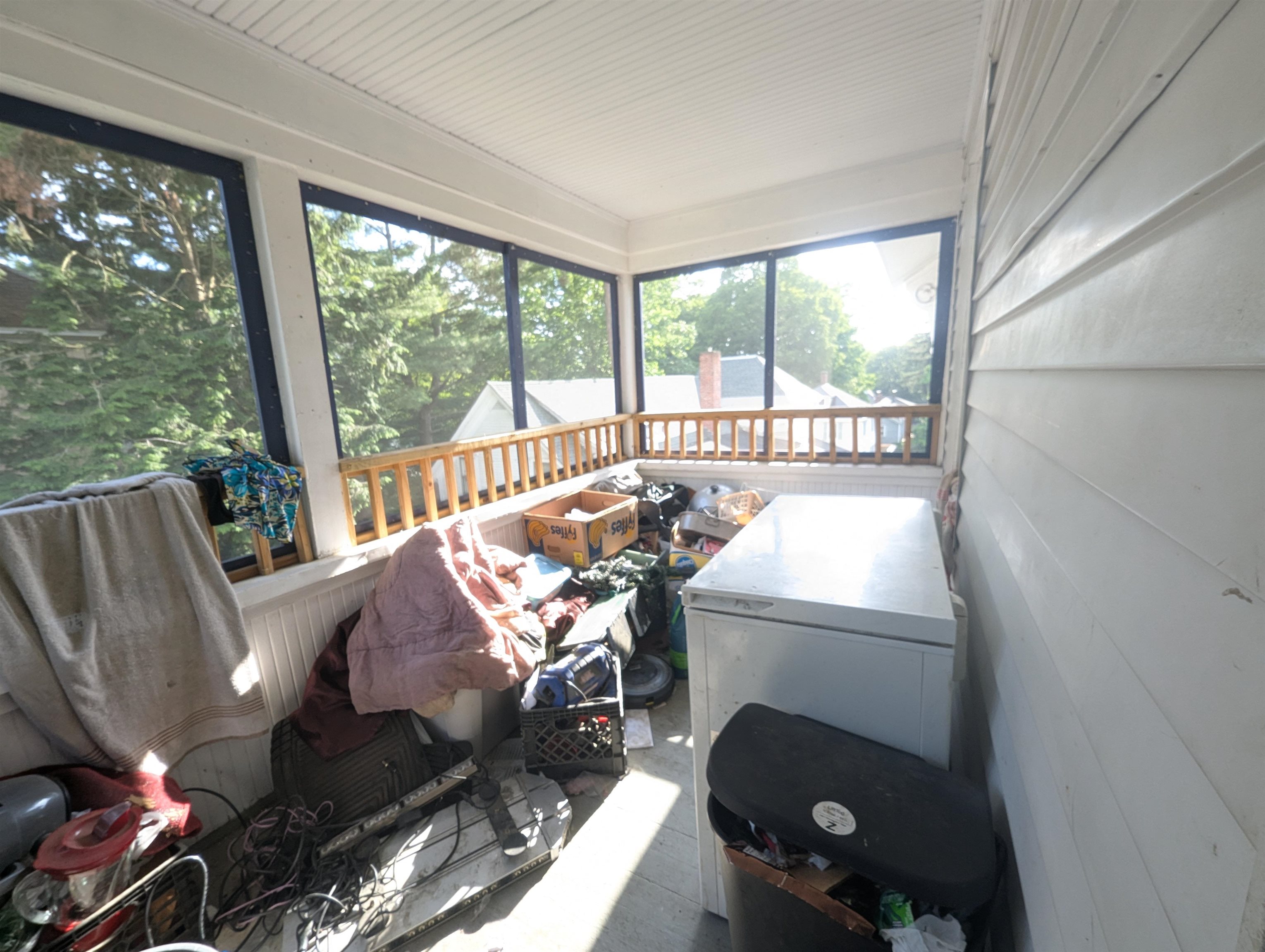 46 A - Porch 23531026