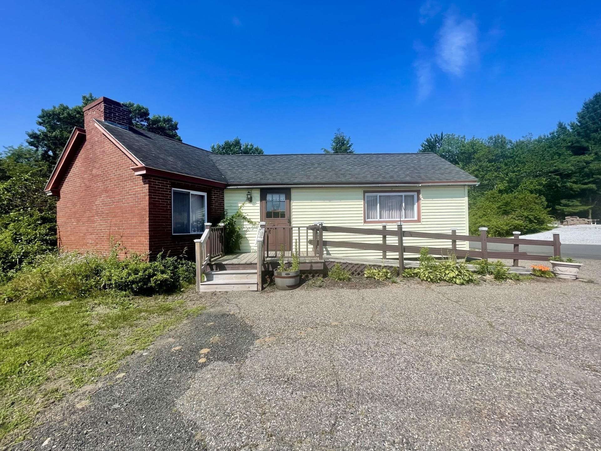 4 Lakeshore Dr, Seabrook, NH 03874