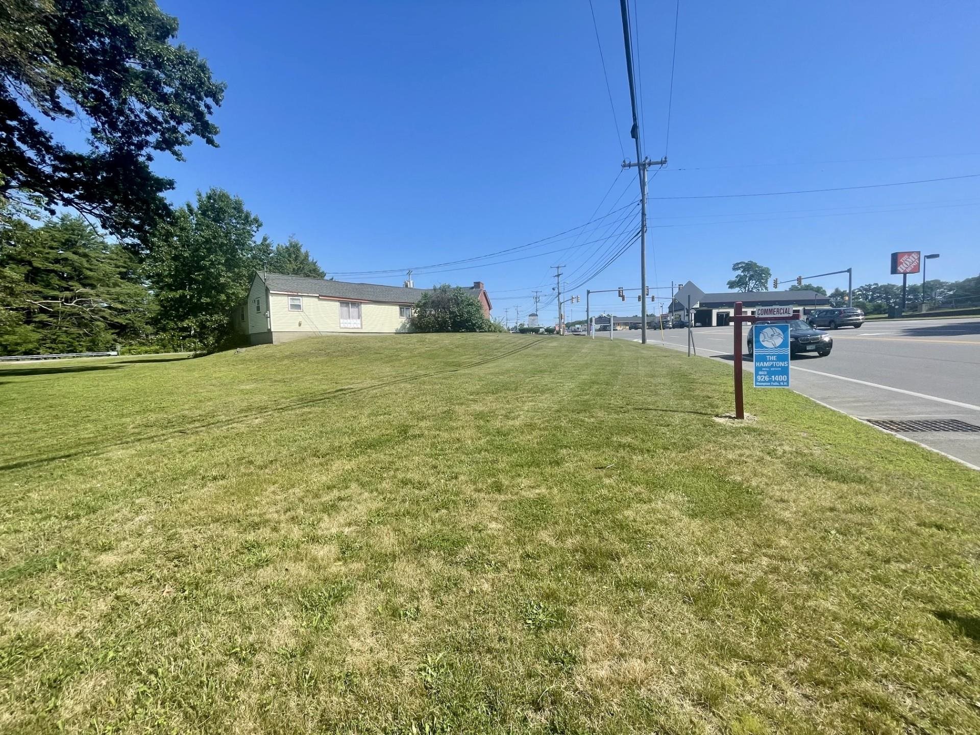 4 Lakeshore Dr, Seabrook, NH 03874