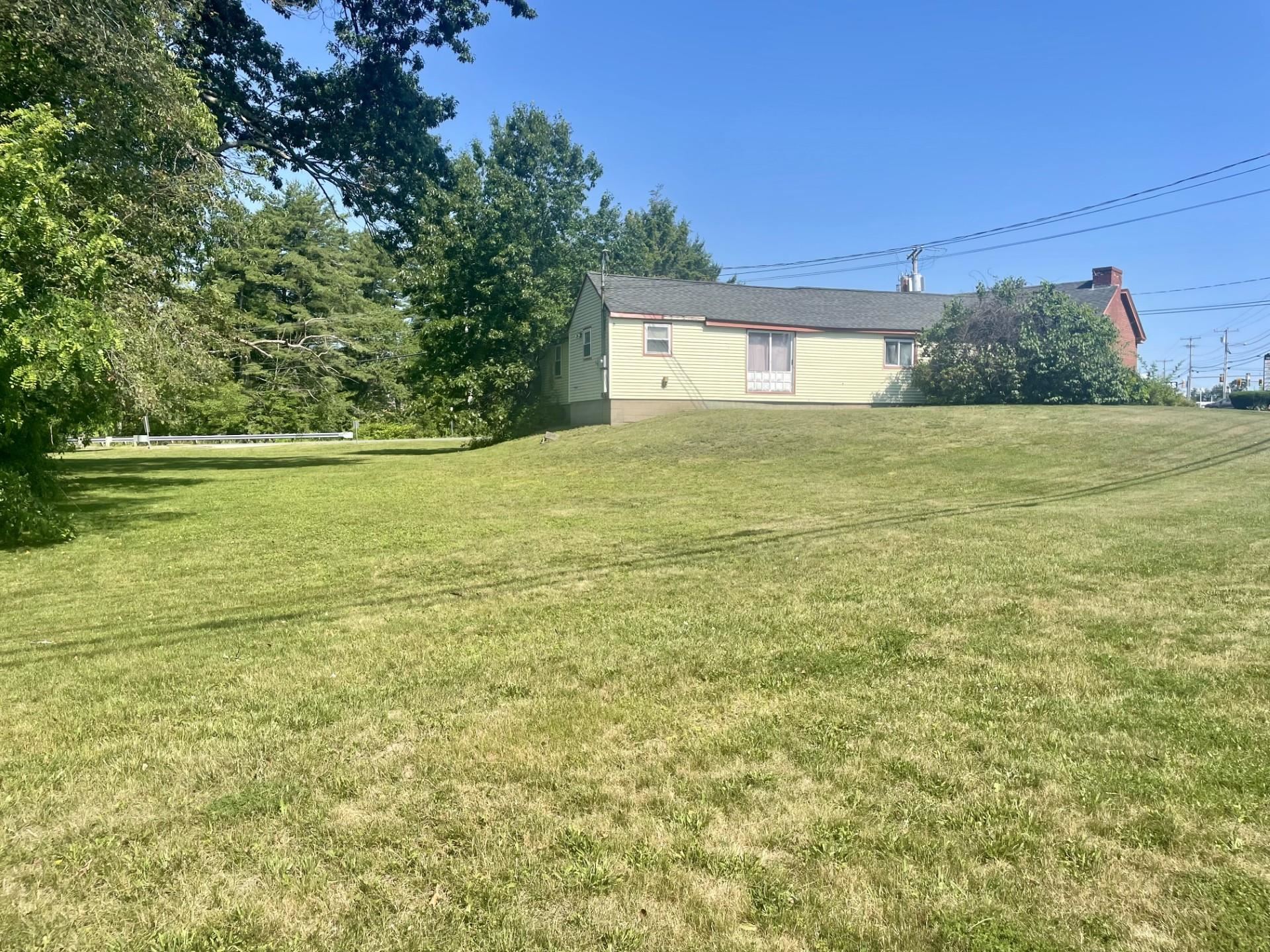 4 Lakeshore Dr, Seabrook, NH 03874