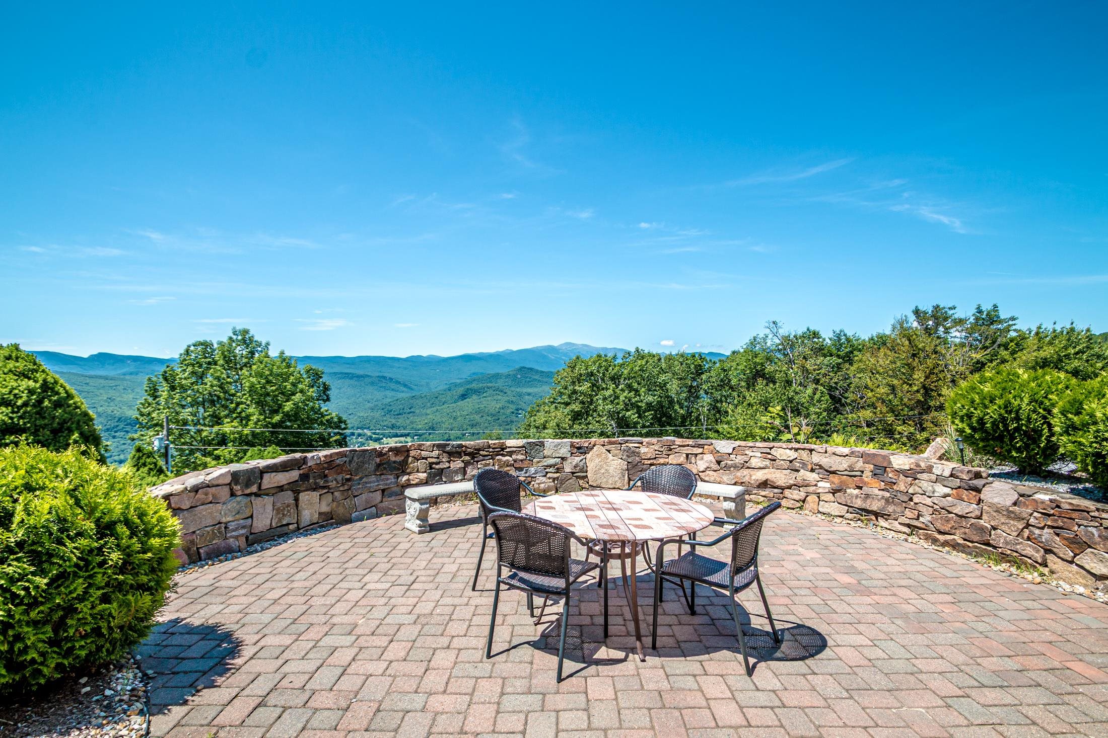 39 Alpine Dr, Jackson, NH 03846