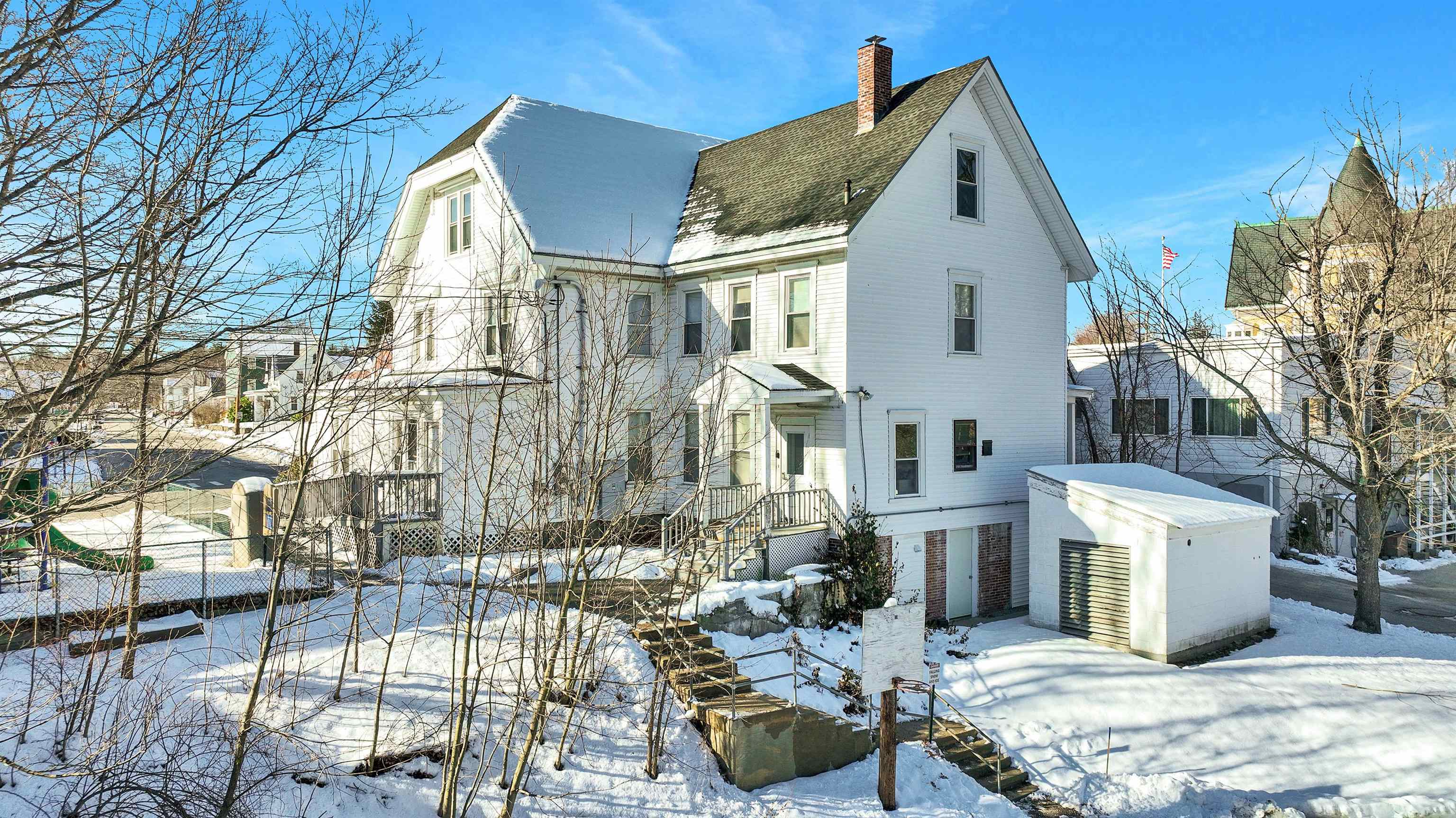 21 School St, Hillsborough, NH 03244