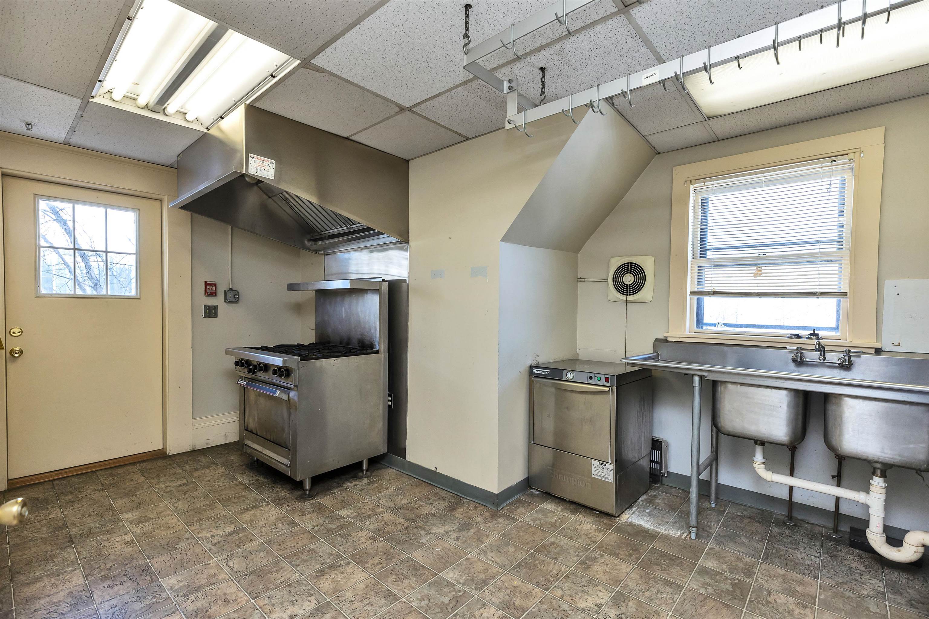 21 School St, Hillsborough, NH 03244