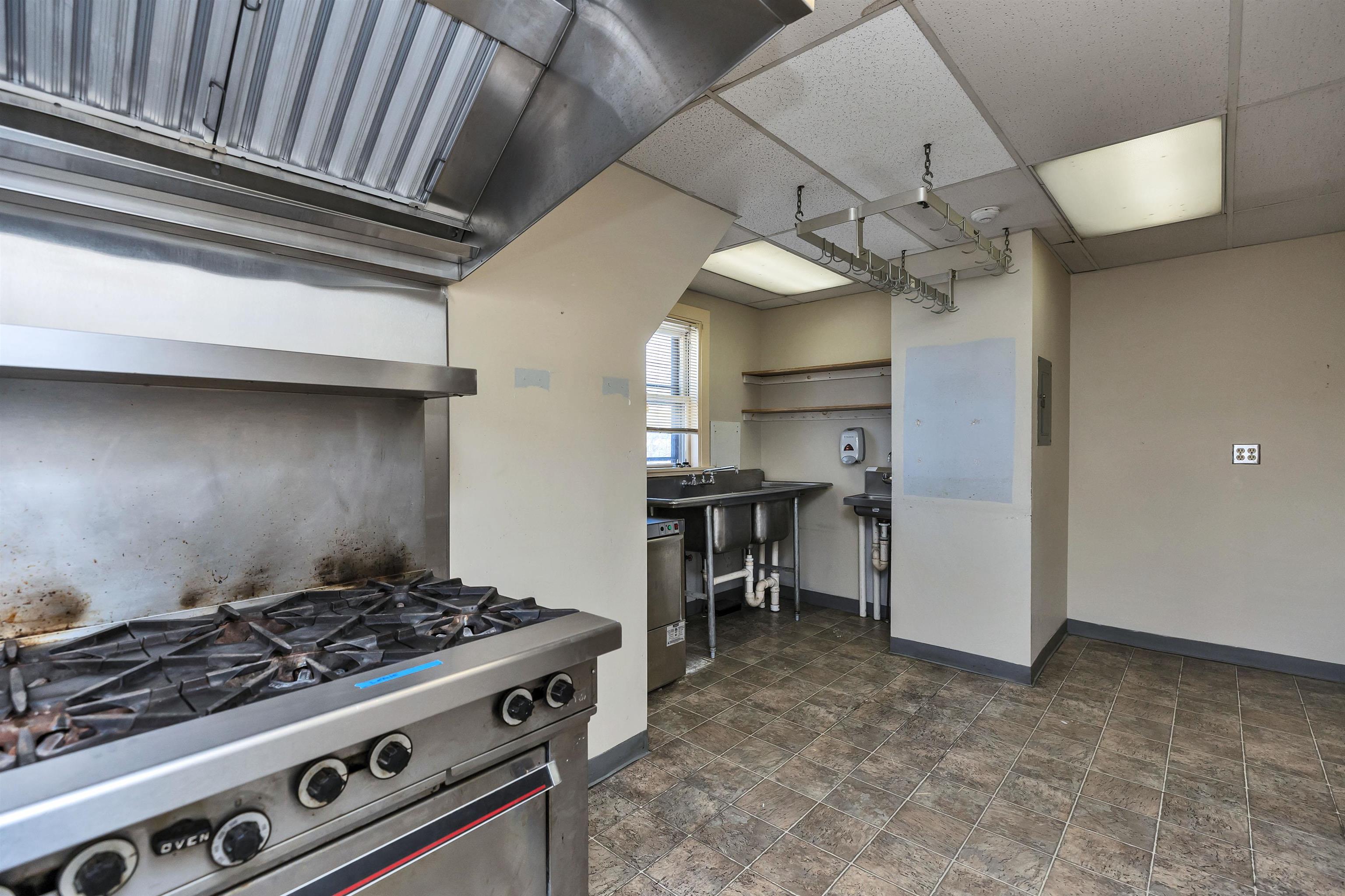 21 School St, Hillsborough, NH 03244