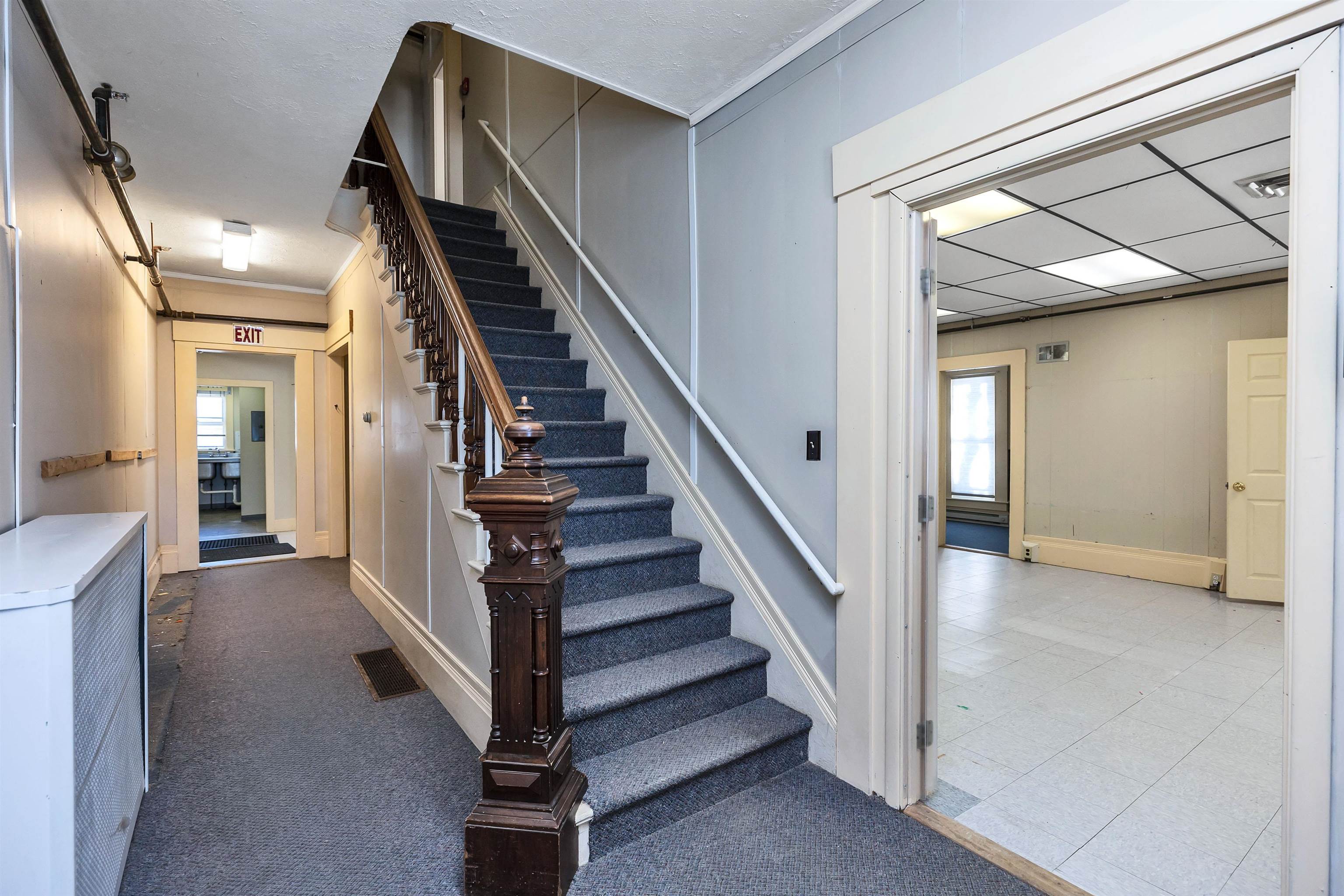 21 School St, Hillsborough, NH 03244