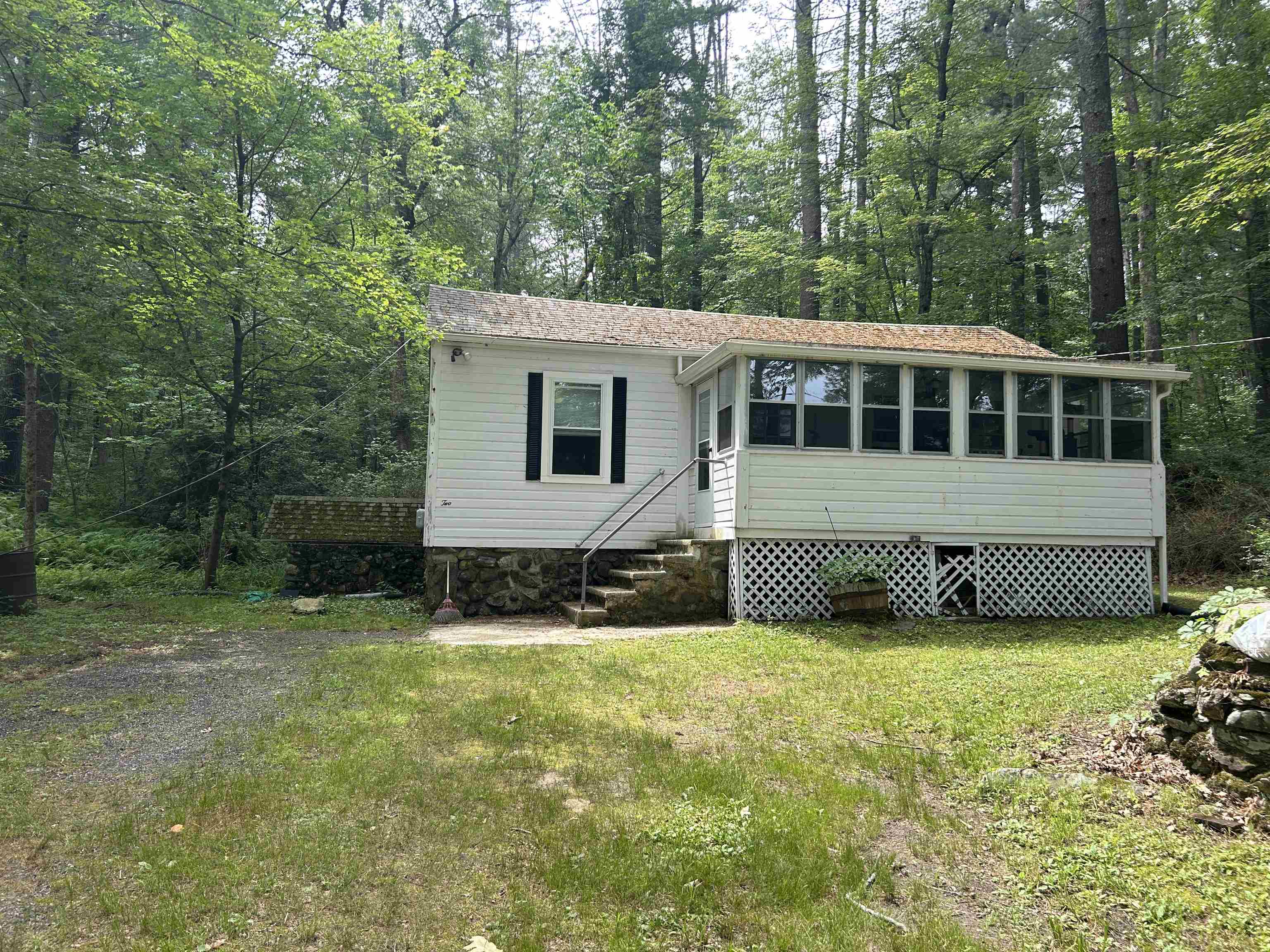 MLS 5050231: 2 S Shore Drive, Pelham NH