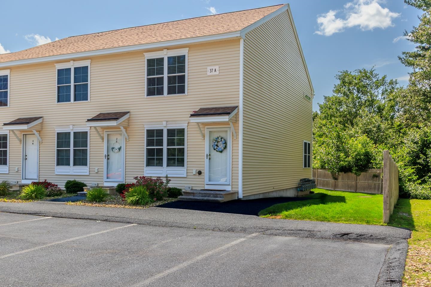 MLS 5050382: 37 Highland Avenue-Unit 1, Derry NH