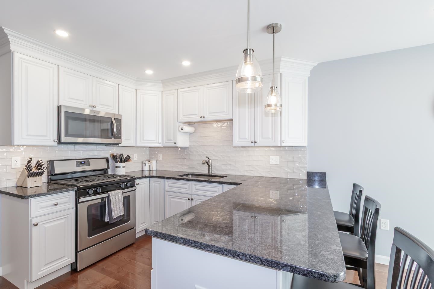 37 Highland Ave, Derry, NH 03038