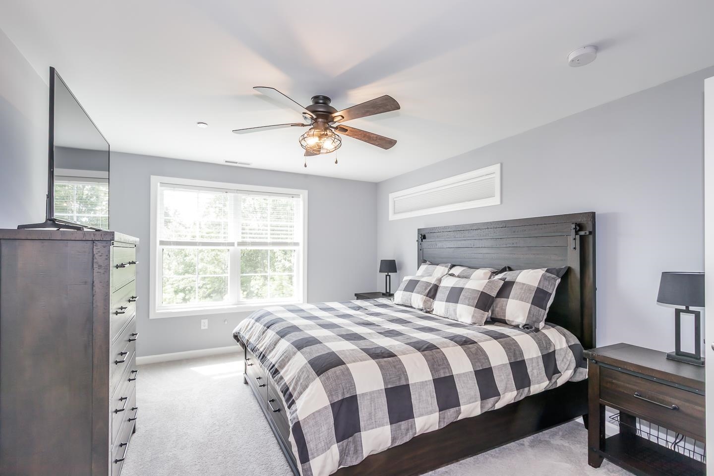 37 Highland Ave, Derry, NH 03038