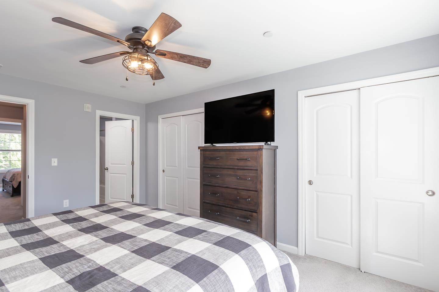 37 Highland Ave, Derry, NH 03038