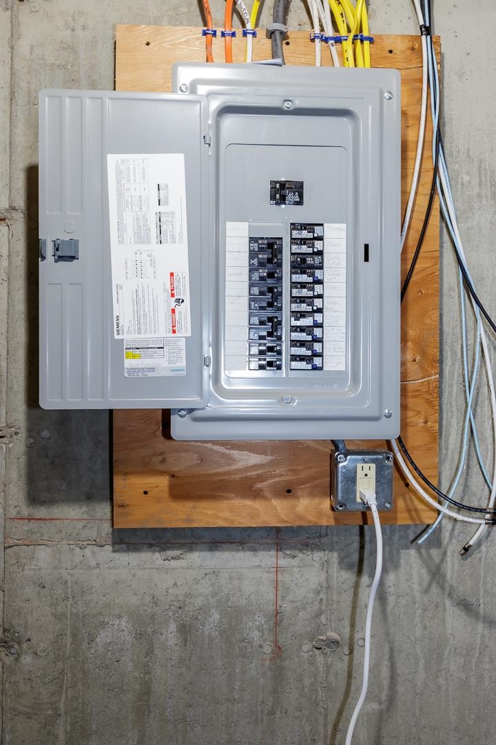 37 Highland Ave, Derry, NH 03038