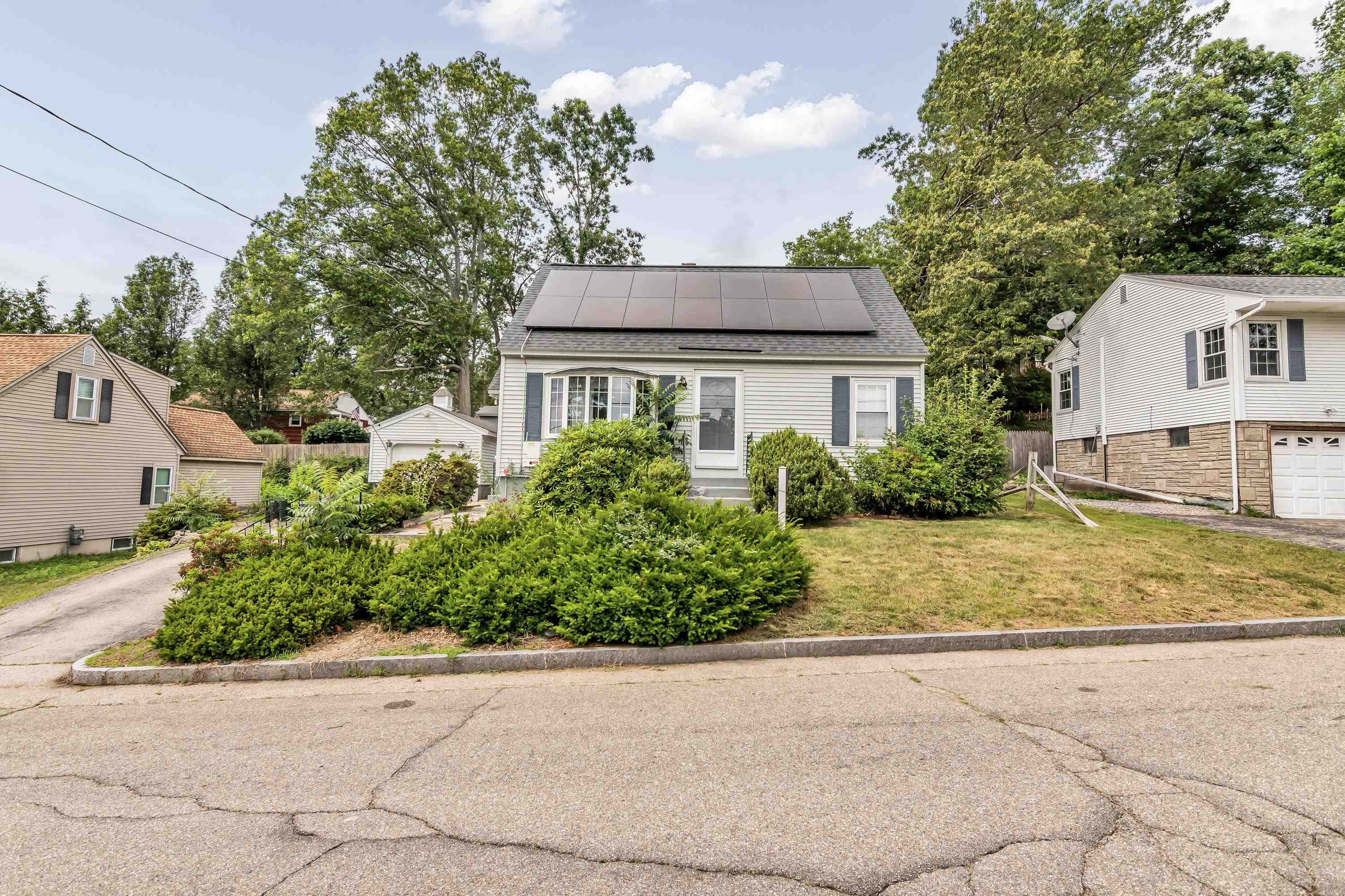 354 Seames Dr, Manchester, NH 03103