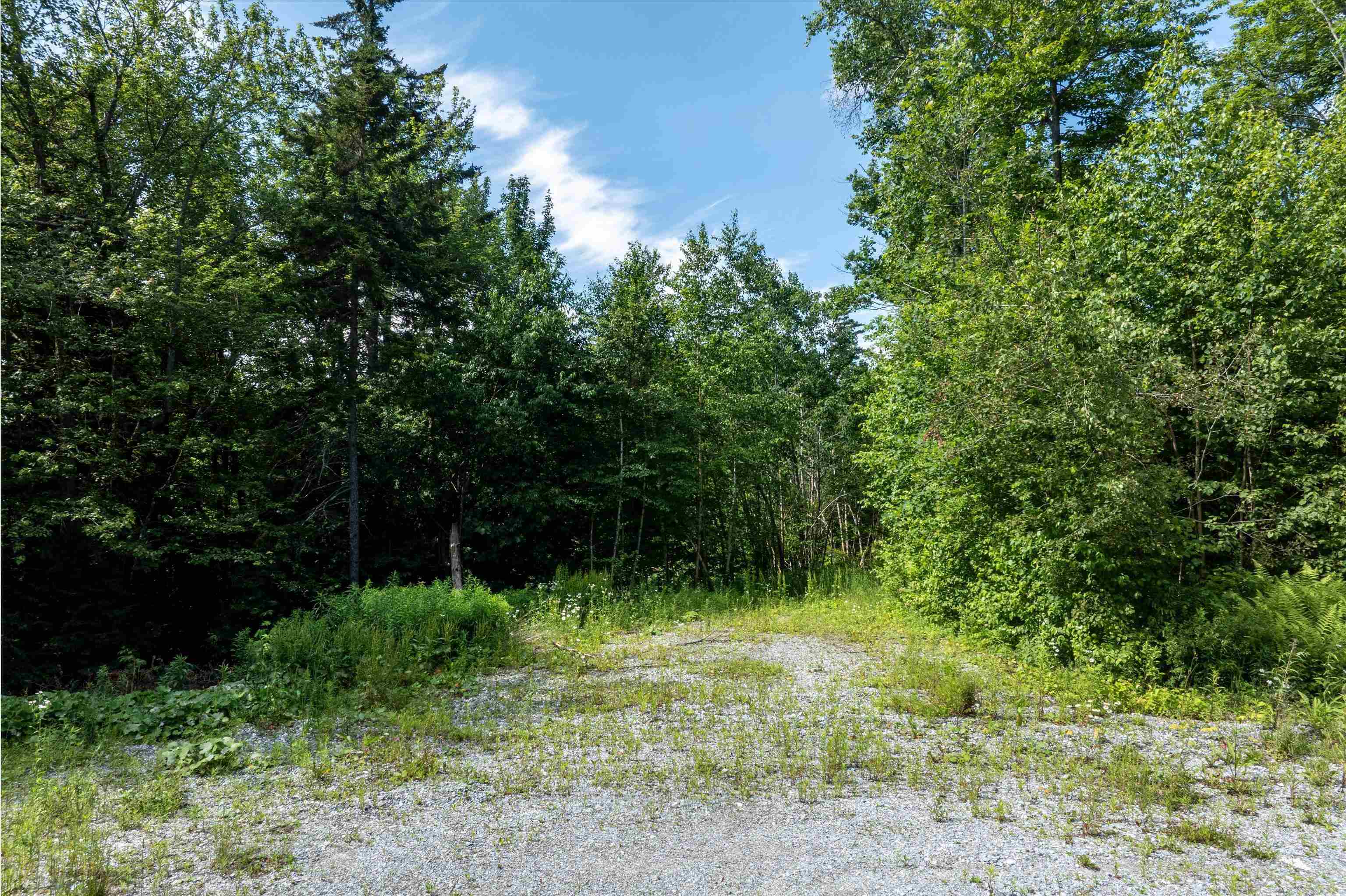Entrance to driveway from community Cul-de-sac 23631264