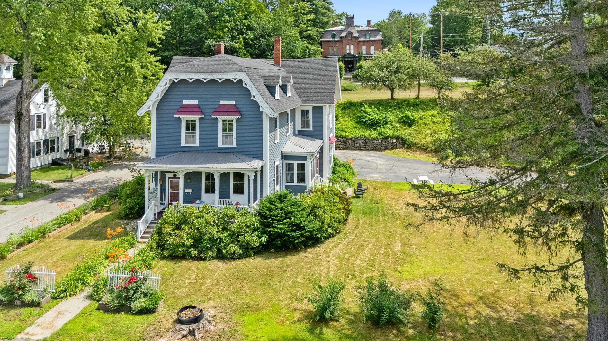 37 Park St, Newport, NH 03773