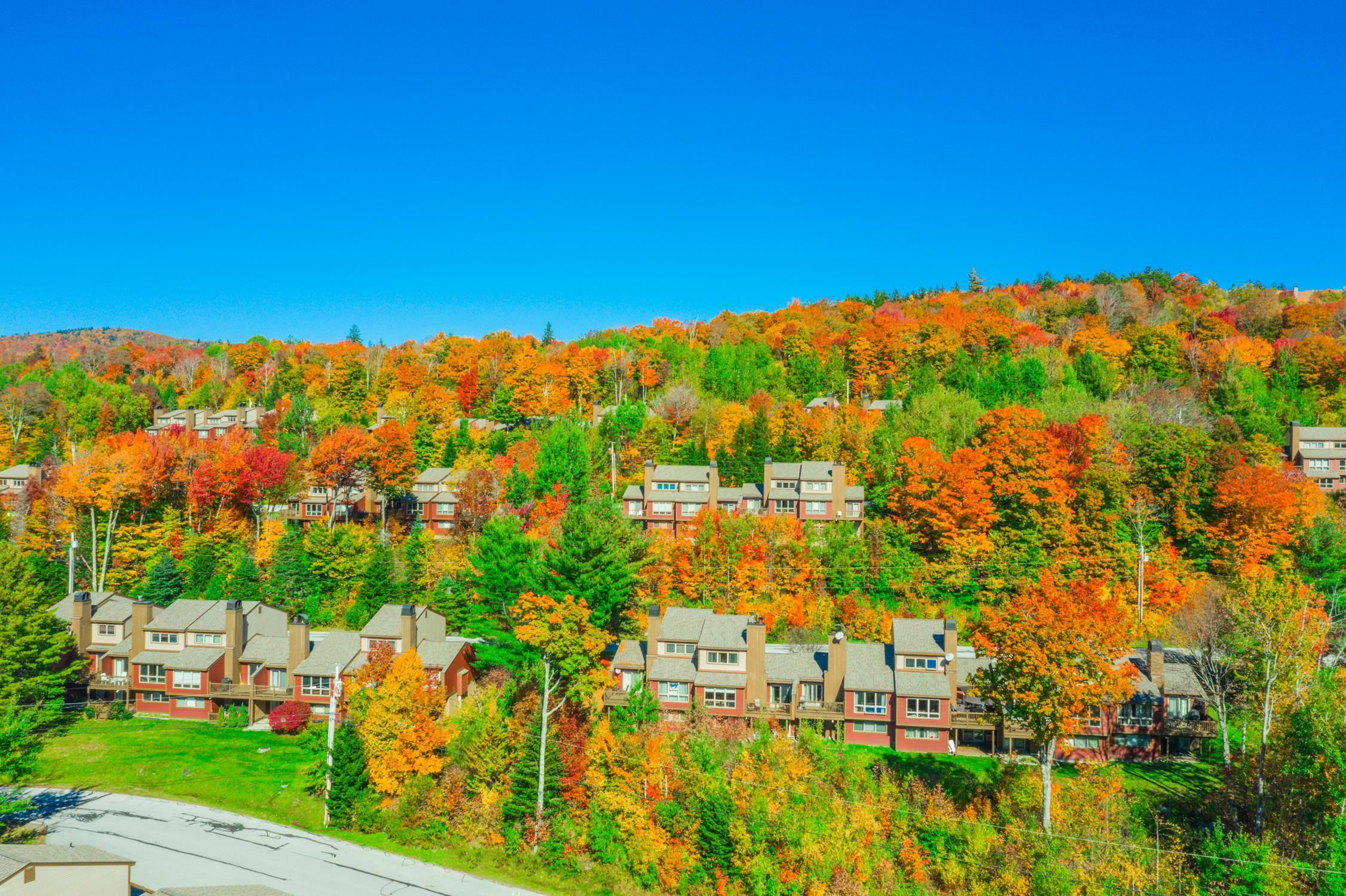 Photo 2 of Townhouse for sale at 33d White Oaks Loop #38, West Dover, VT 05356 | MLS# 5052090 | Listing updated on 2026-10-07