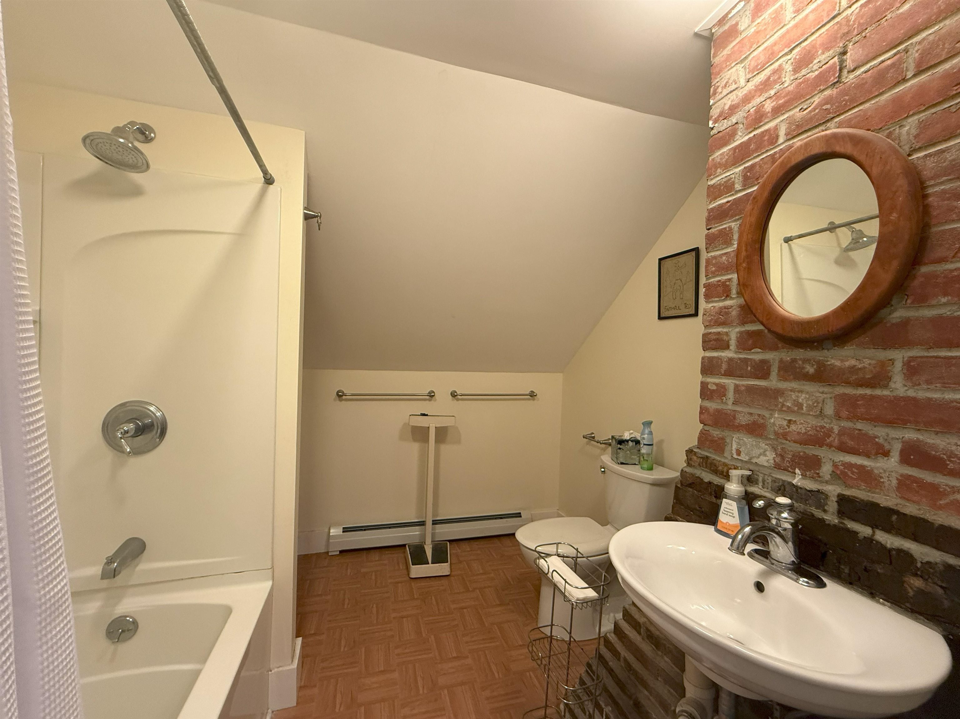 Second floor full bathroom