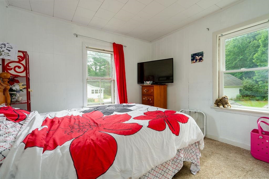 38 Strafford Rd, Rochester, NH 03867