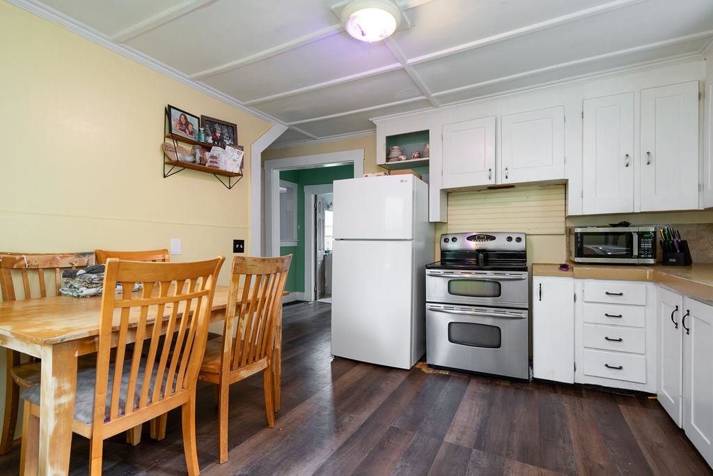 38 Strafford Rd, Rochester, NH 03867