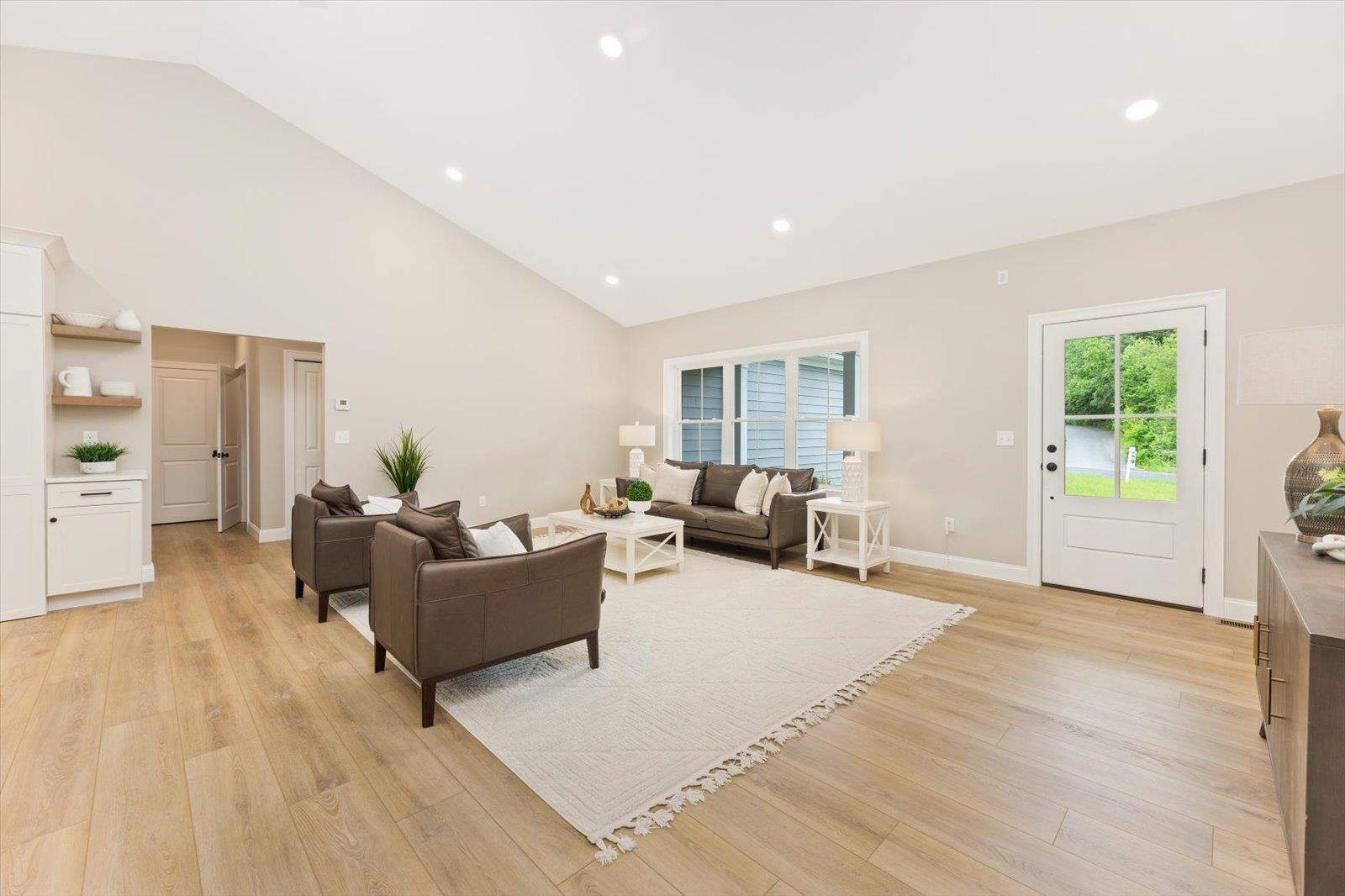 38 Moose Brook Ln, Hancock, NH 03449