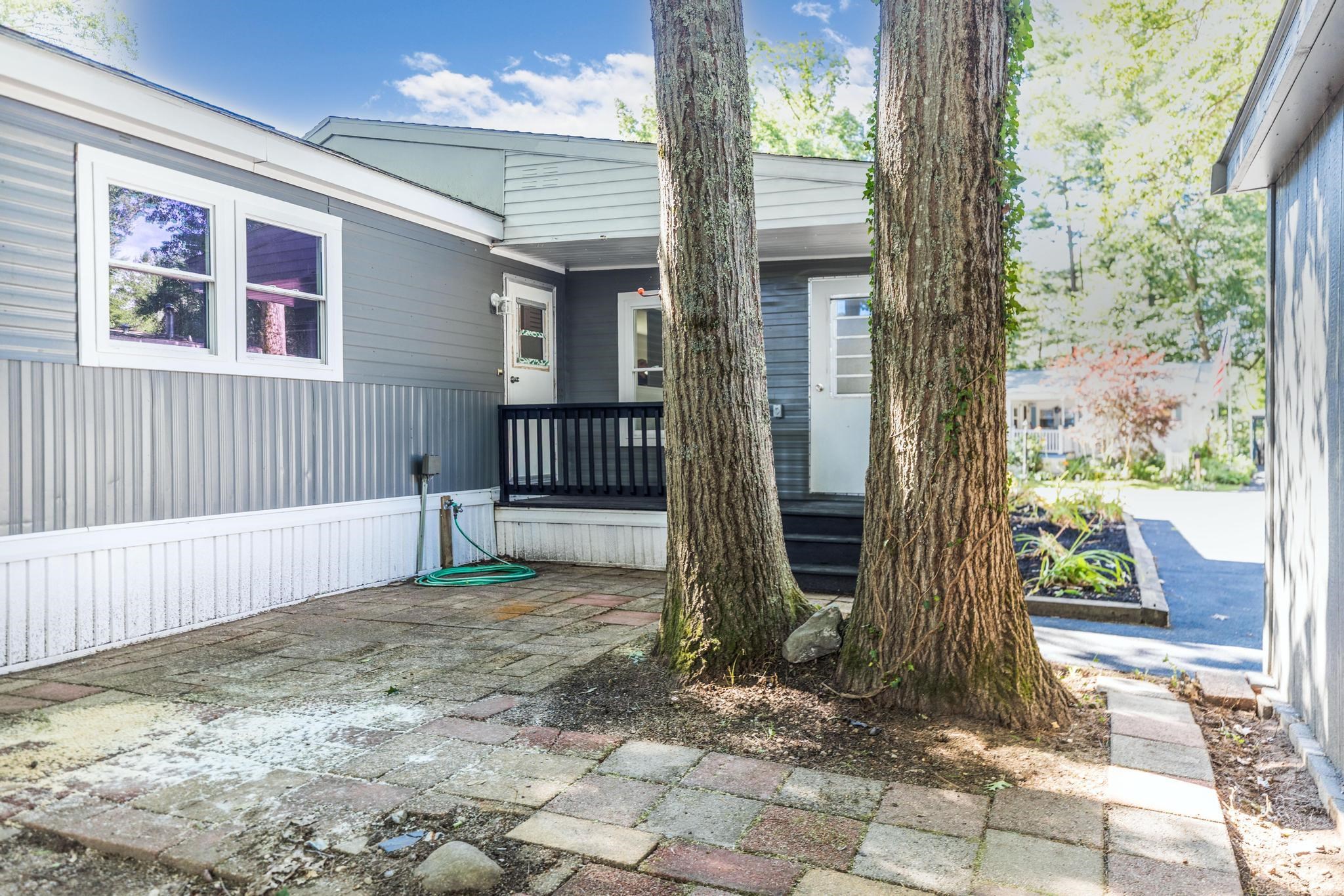 709 Nottingham Dr, Exeter, NH 03833