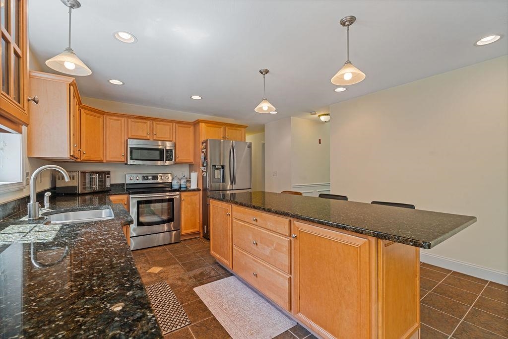 13 Moose Hollow Rd, Litchfield, NH 03052