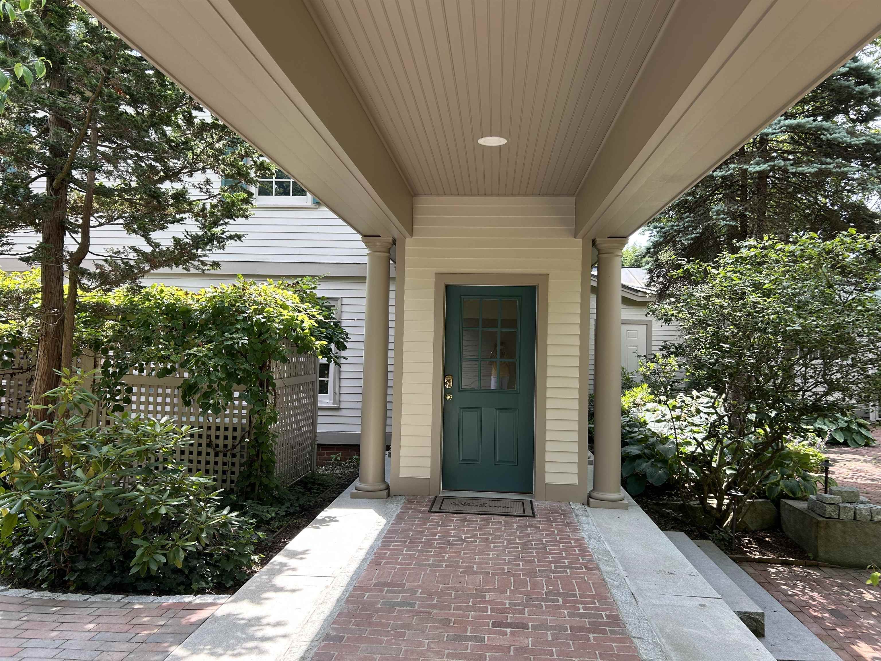 81 Front St, Exeter, NH 03833