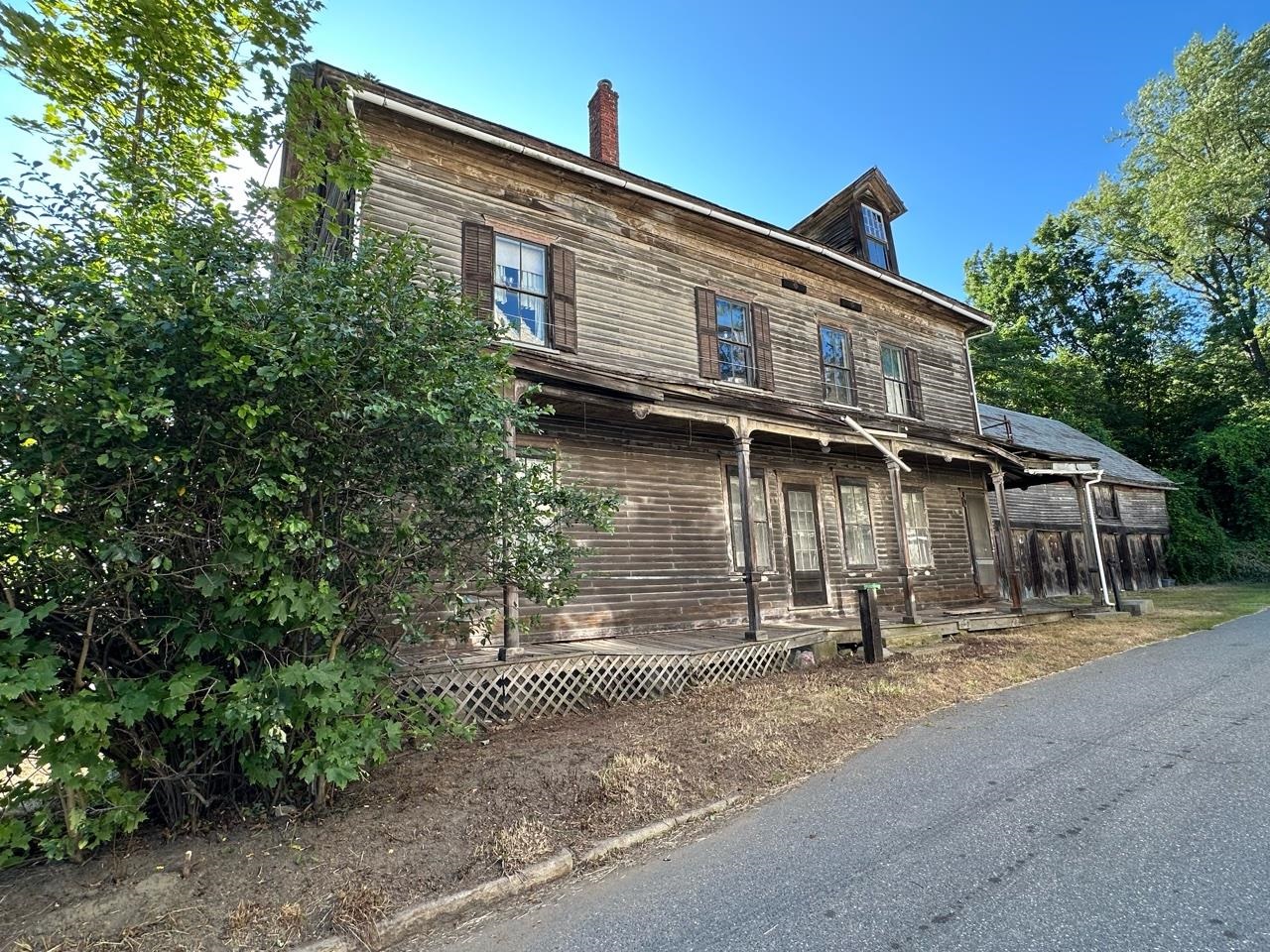 32 Main St, Hinsdale, NH 03451