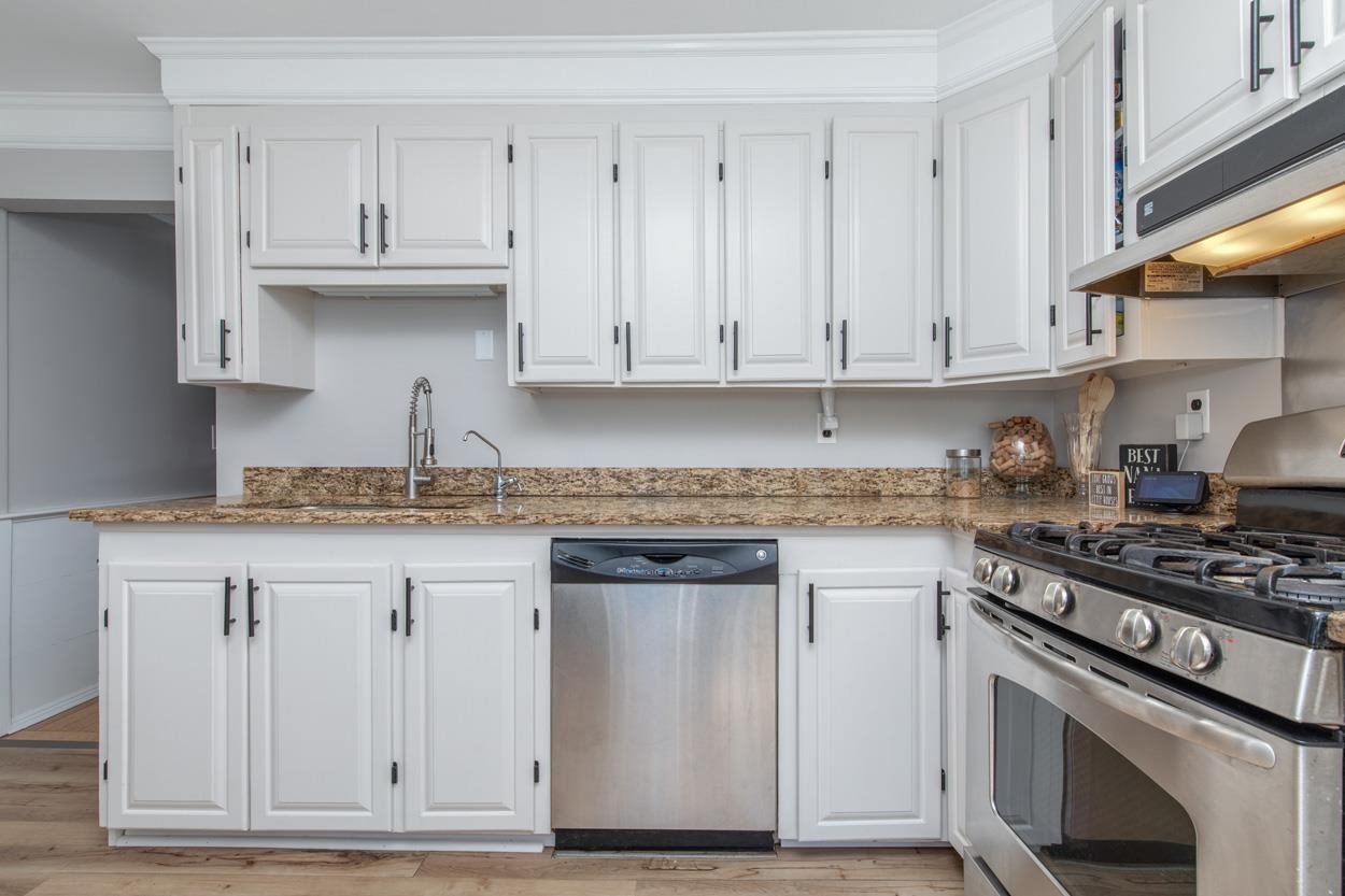 245 North Rd, Deerfield, NH 03037-1145